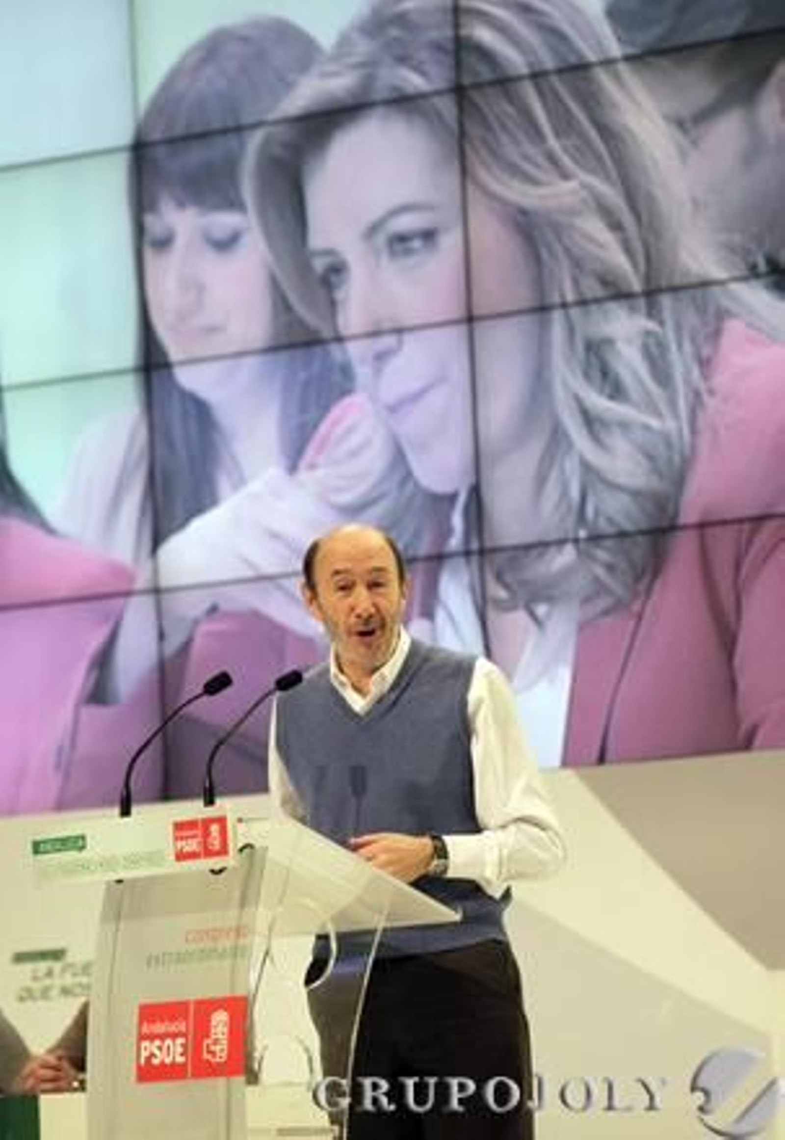 Intervención de Rubalcaba en el congreso del PSOE-A.

Foto: L. Rivas