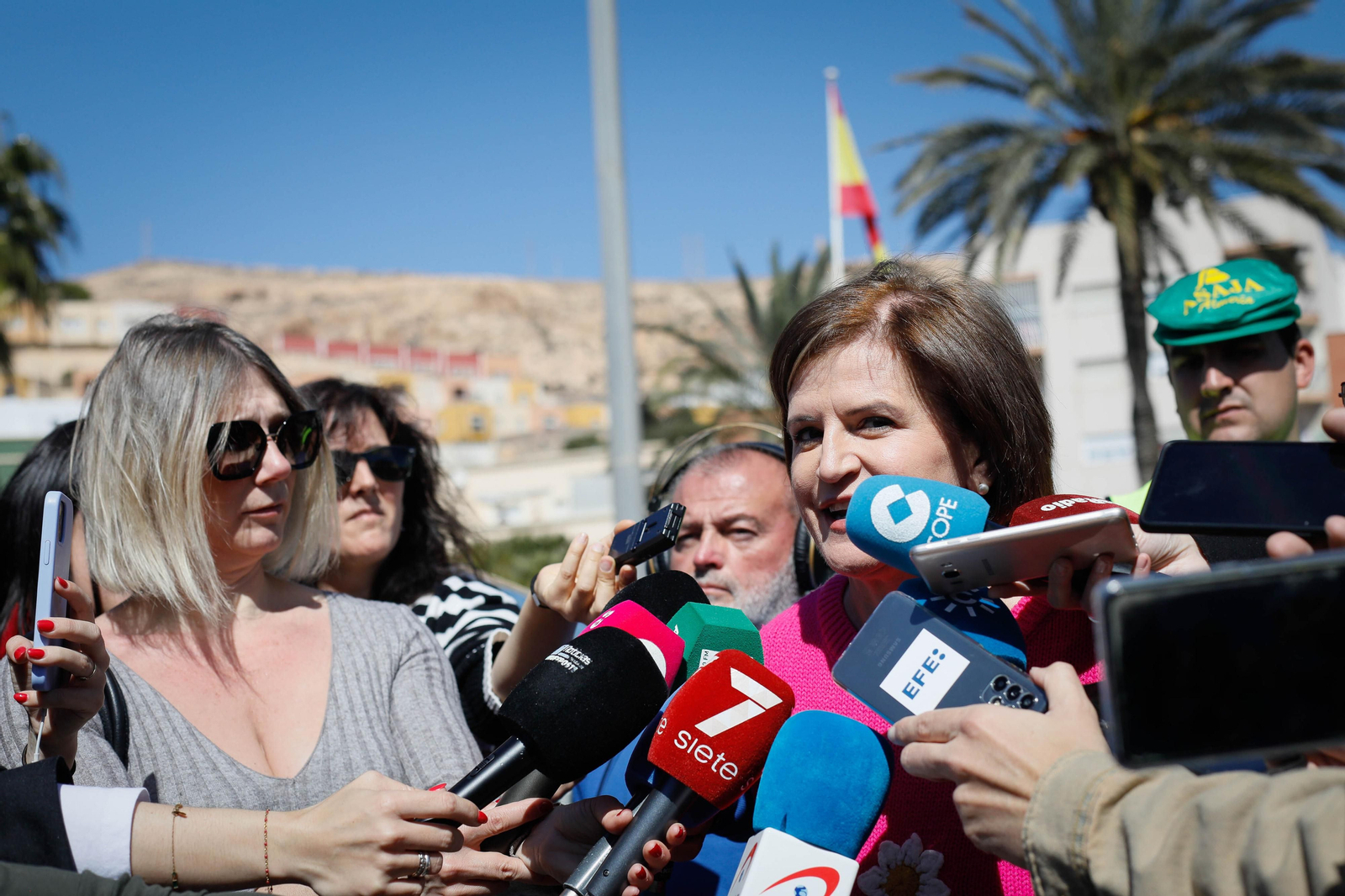 Los agricultores colapsan el puerto de Almería