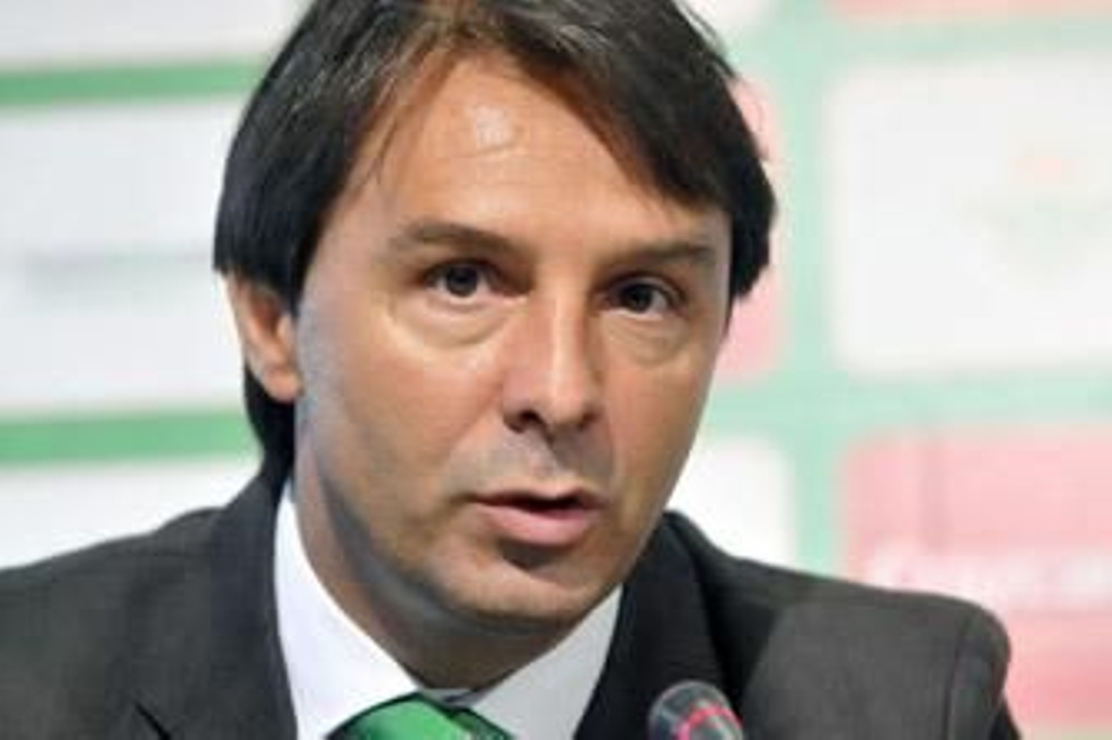 El club destituye a Vlada Stosic