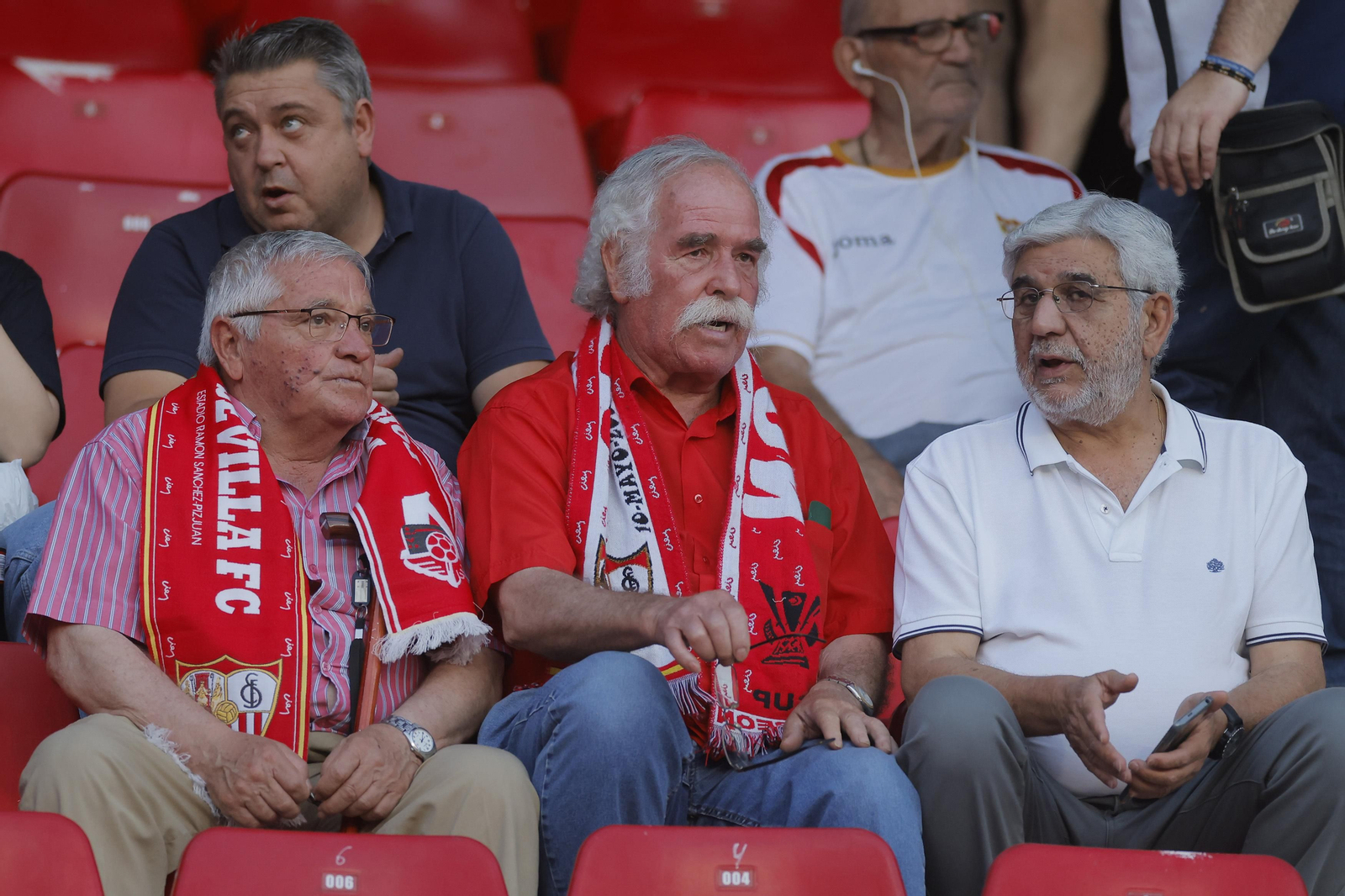 Búscate en las fotos del Sevilla-Girona