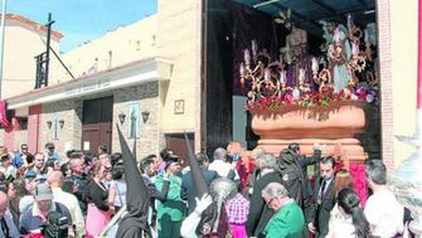 La cofradía realiza uno de los recorridos más largos de la Semana Santa.