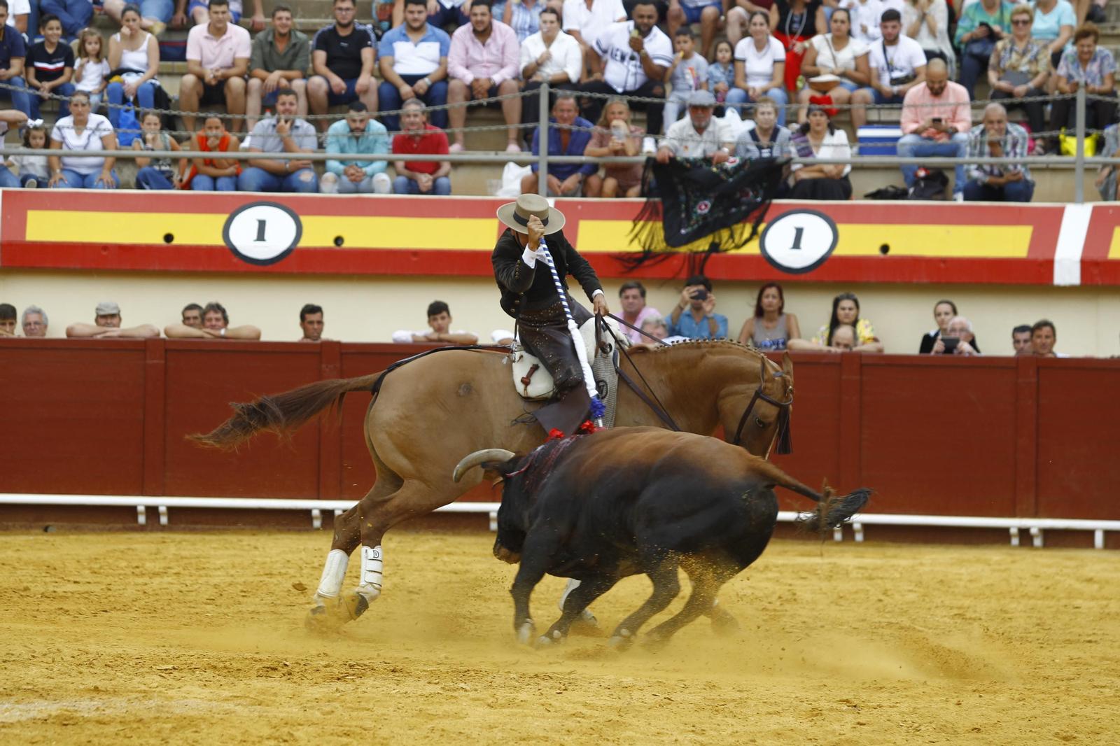 Imágenes de la corrida de rejones en la Feria taurina de Vera 2022