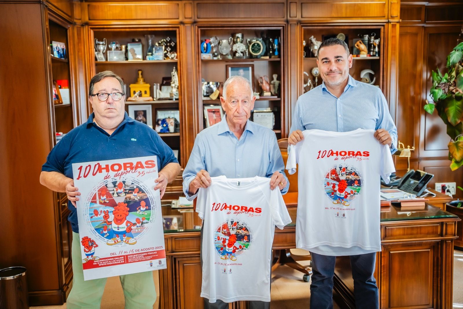 Presentación del cartel y las camisetas de la XXXV edición de las ‘100 Horas de Deporte’ de Roquetas de Mar.