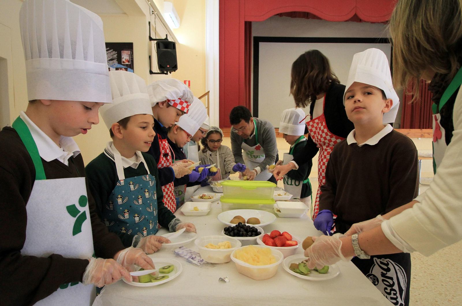 Imágenes del "Masterchef" realizado en las Teresianas con motivo de la celebración del 28-F