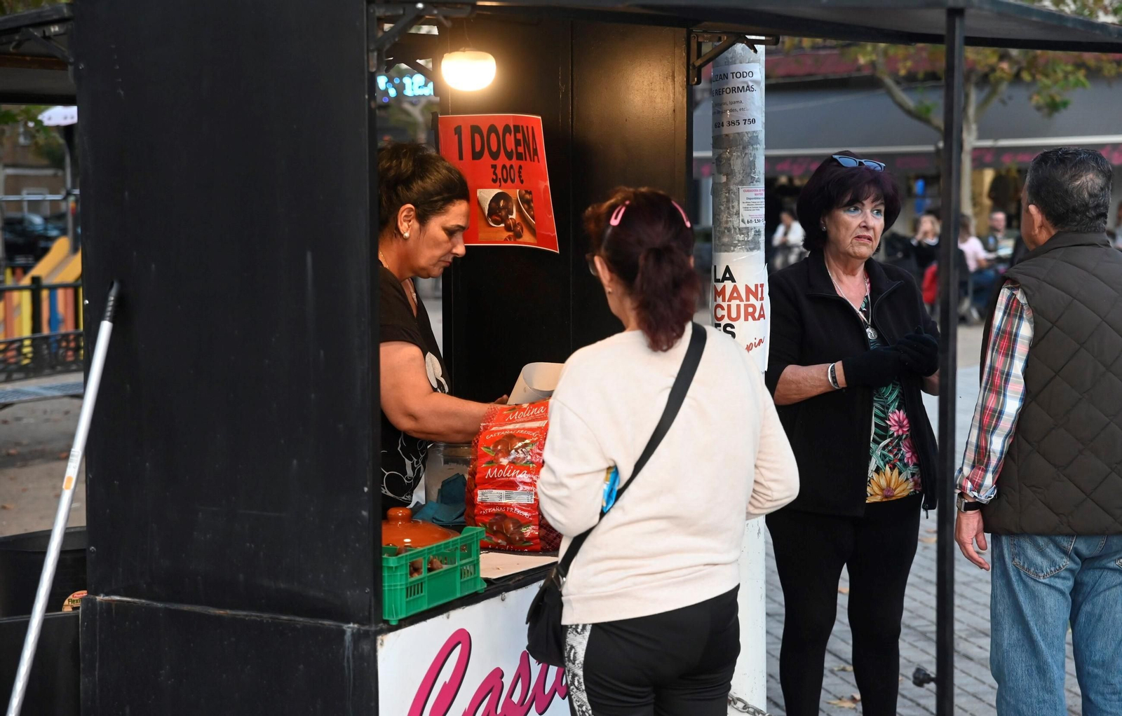 El inicio de la temporada de castañas asadas en Córdoba, en imágenes El inicio de la temporada de castañas asadas en Córdoba, en imágenes