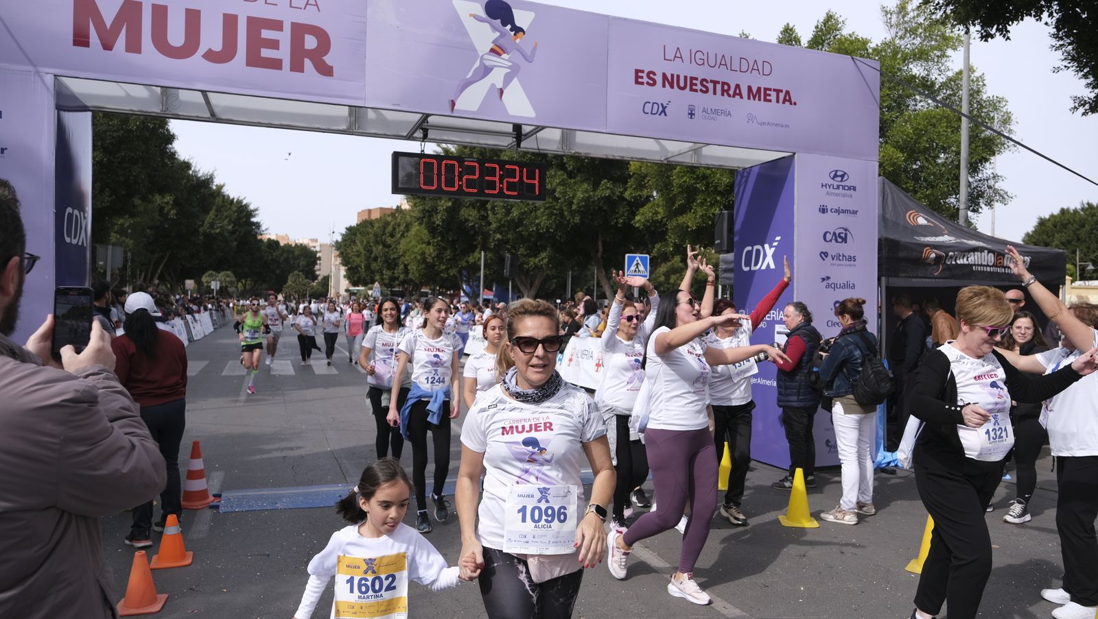 Imágenes de la Carrera de la Mujer 2023 en Almería
