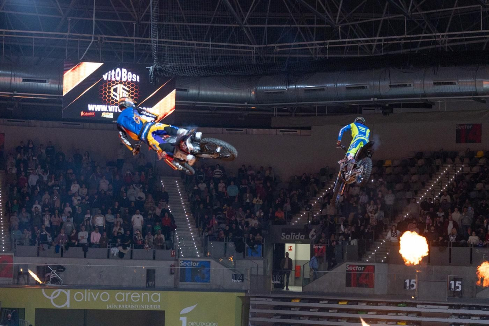 En imágenes: el Soloflow Freestyle enamora en Jaén con acrobacias y espectáculo en estado puro