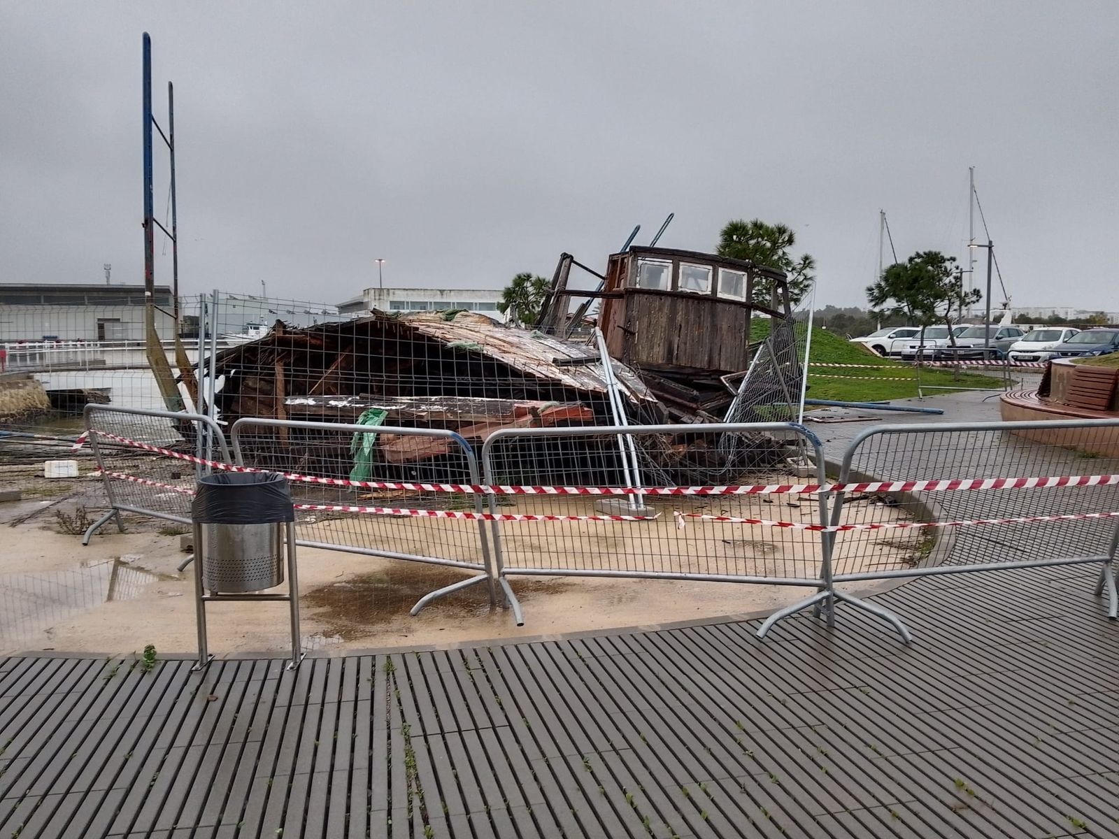 Otra imagen del colapso sufrido por lo que queda del Vapor.