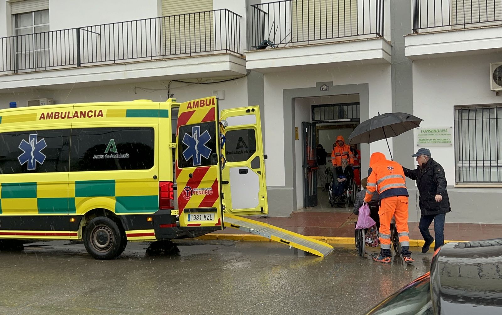 Las fotos del desalojo de la residencia de mayores en Tocina por las inundaciones
