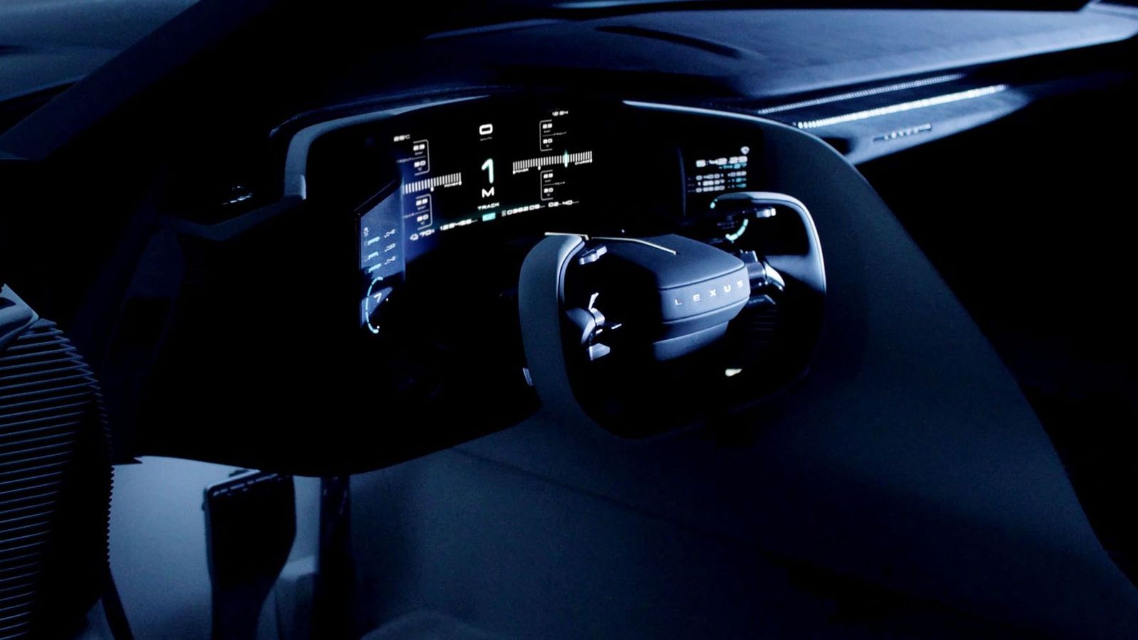 Todo se sitúa en el interior del LFA Concept con el conductor como eje. Tendrá, como ya ocurre con modelos de producción como el RZ, un volante tipo yugo o yoke con una dirección sin conexión mecánica entre él y las ruedas: sería de tipo steer-by-wire.