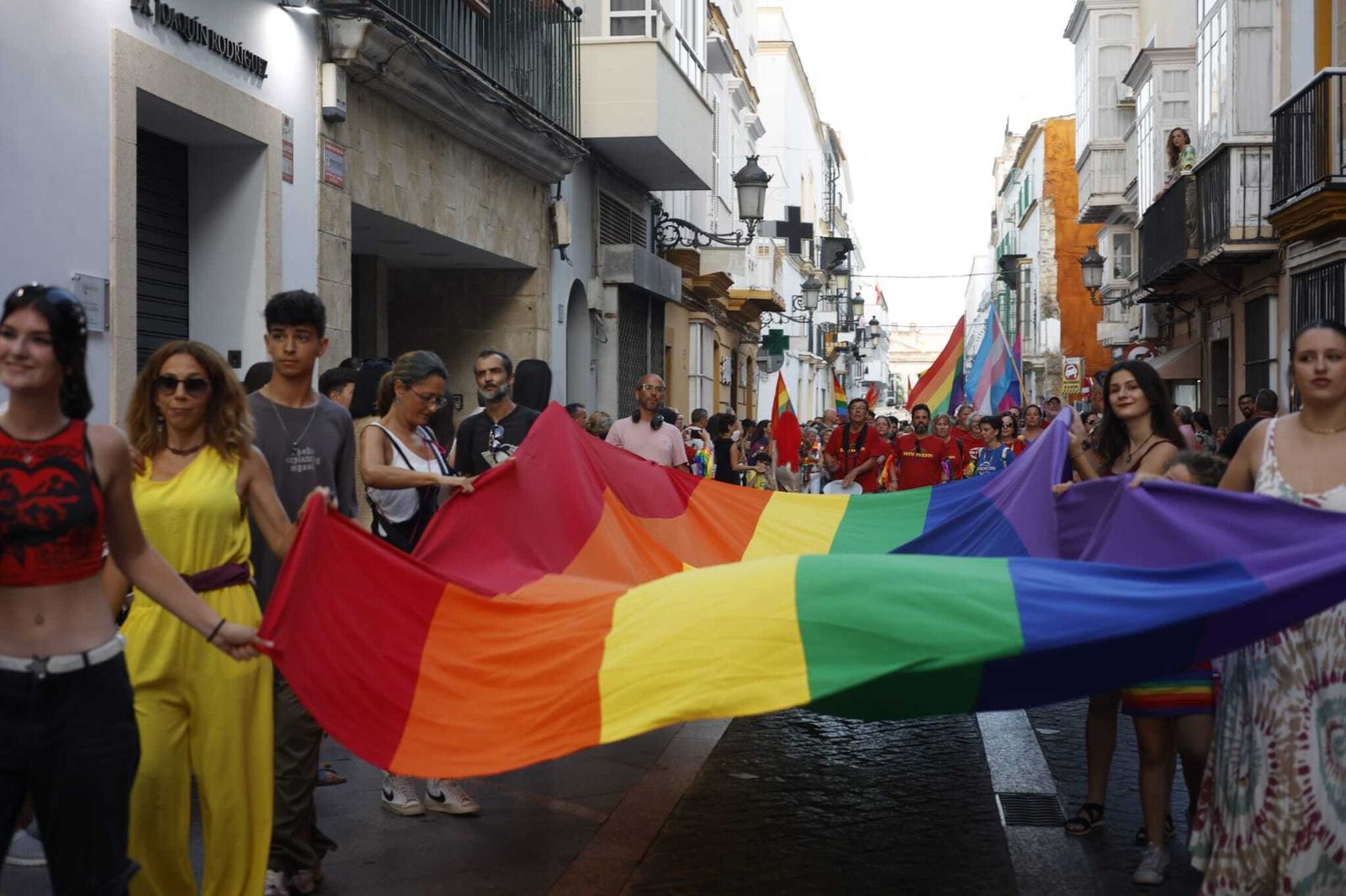 Las imágenes de la marcha reivindicativa del Día del Orgullo LGTBI en El Puerto