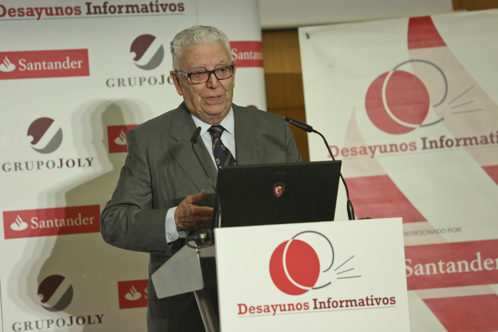 Las imágenes del desayuno-coloquio con Rafael Domínguez de Gor