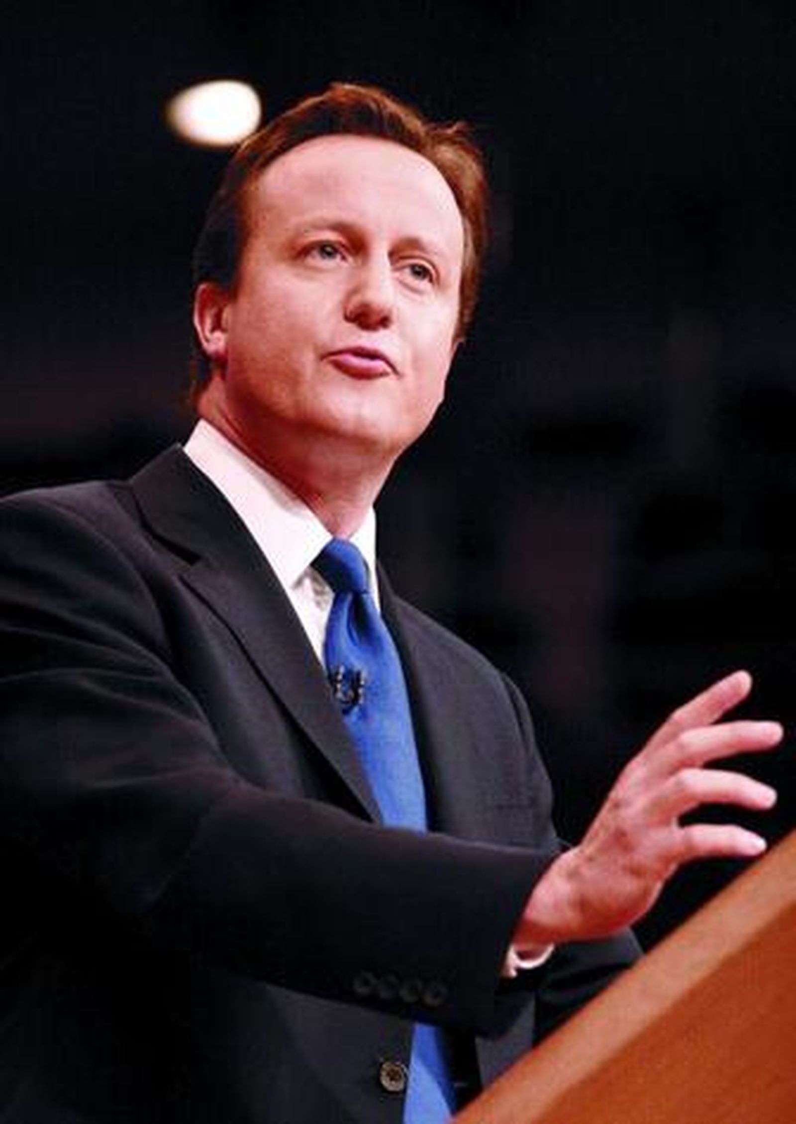 Cameron habla durante el congreso de su partido en Birmingham.