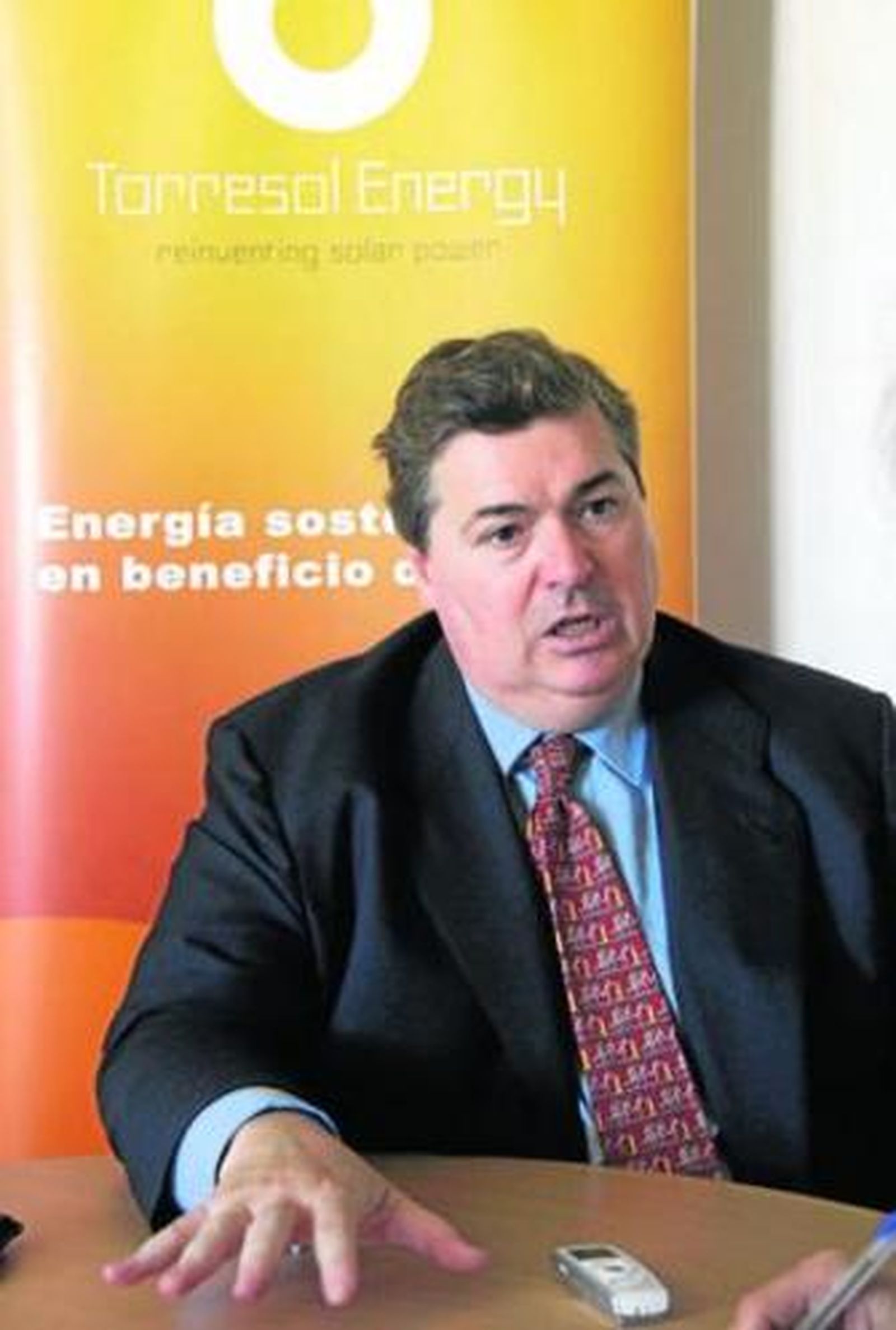 Enrique Sendagorta, en un momento de la entrevista en las oficinas de Gemasolar.