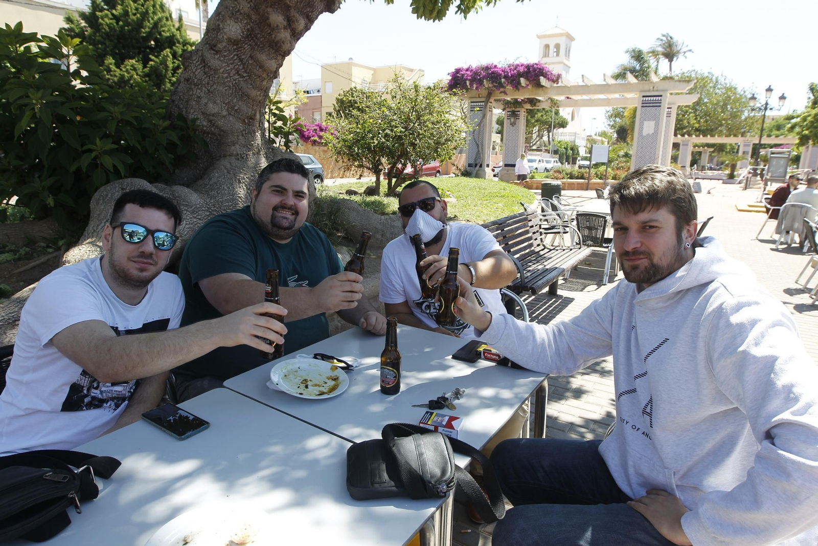 Primer día de apertura de la hostelería en Almería. Coronavirus-COVID-19