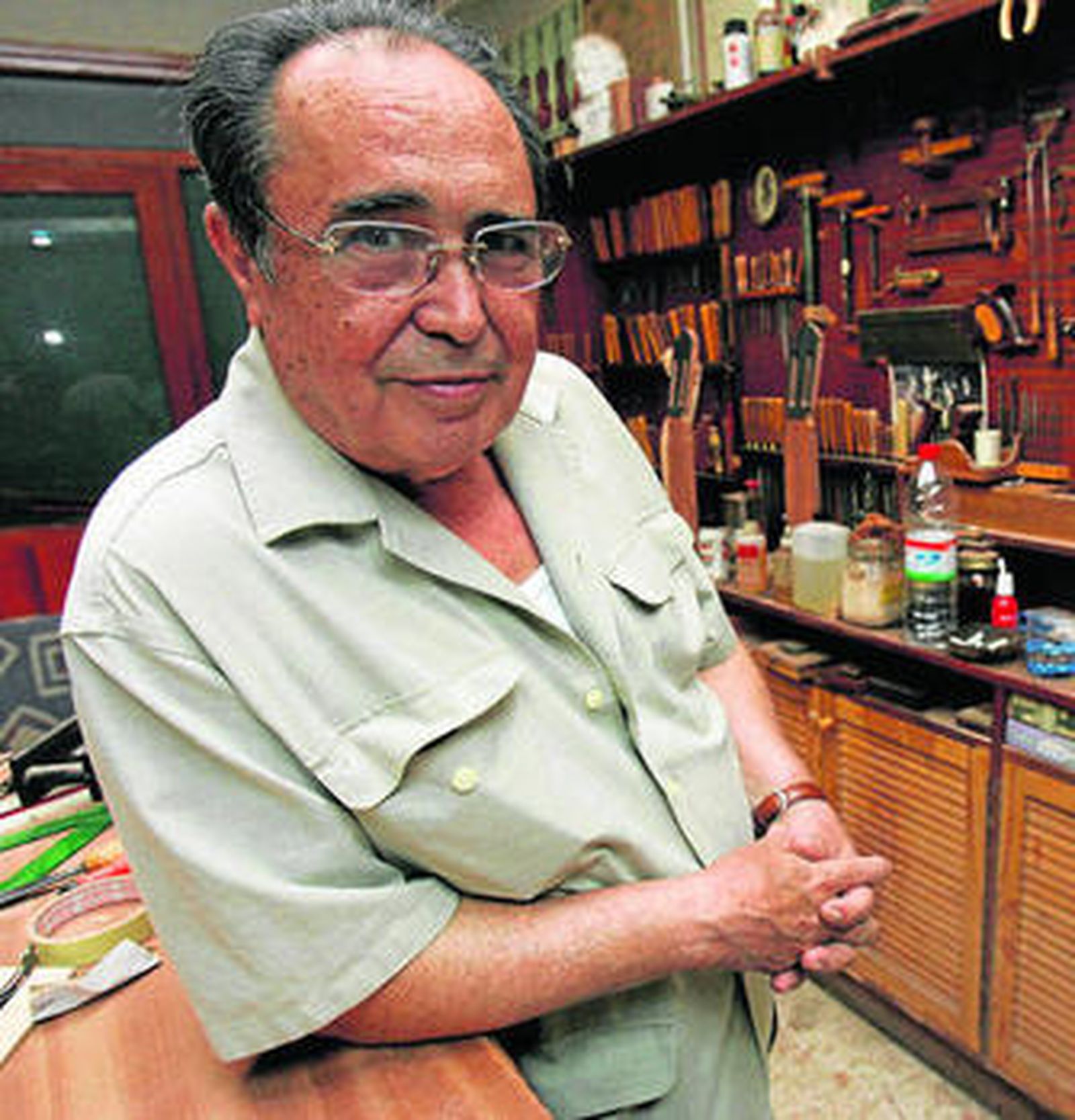 José Ángel Chacón y Margaret de Arcos Rus, dos de los diez primeros Maestros Artesanos de Andalucía.