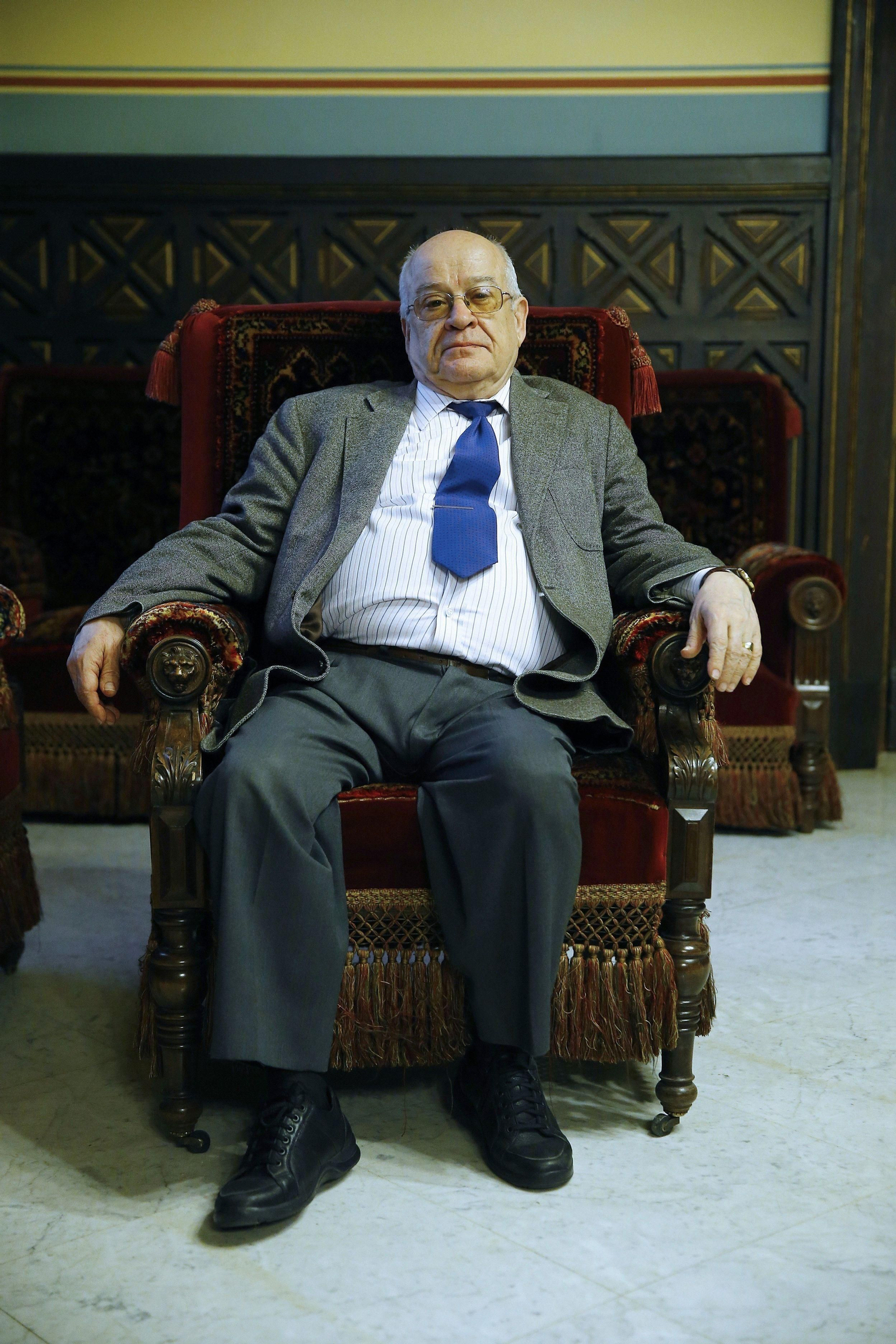 Federico Corriente desarrolló sus estudios en la Universidad Complutense.