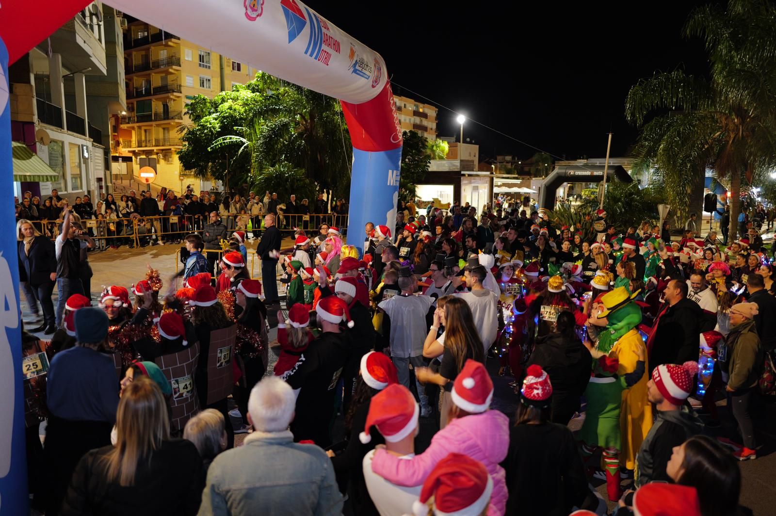 Trolls, coches de choque, bolsas de regalo o exploradores del Parque Jurásico: Así ha sido la San Silvestre de Motril