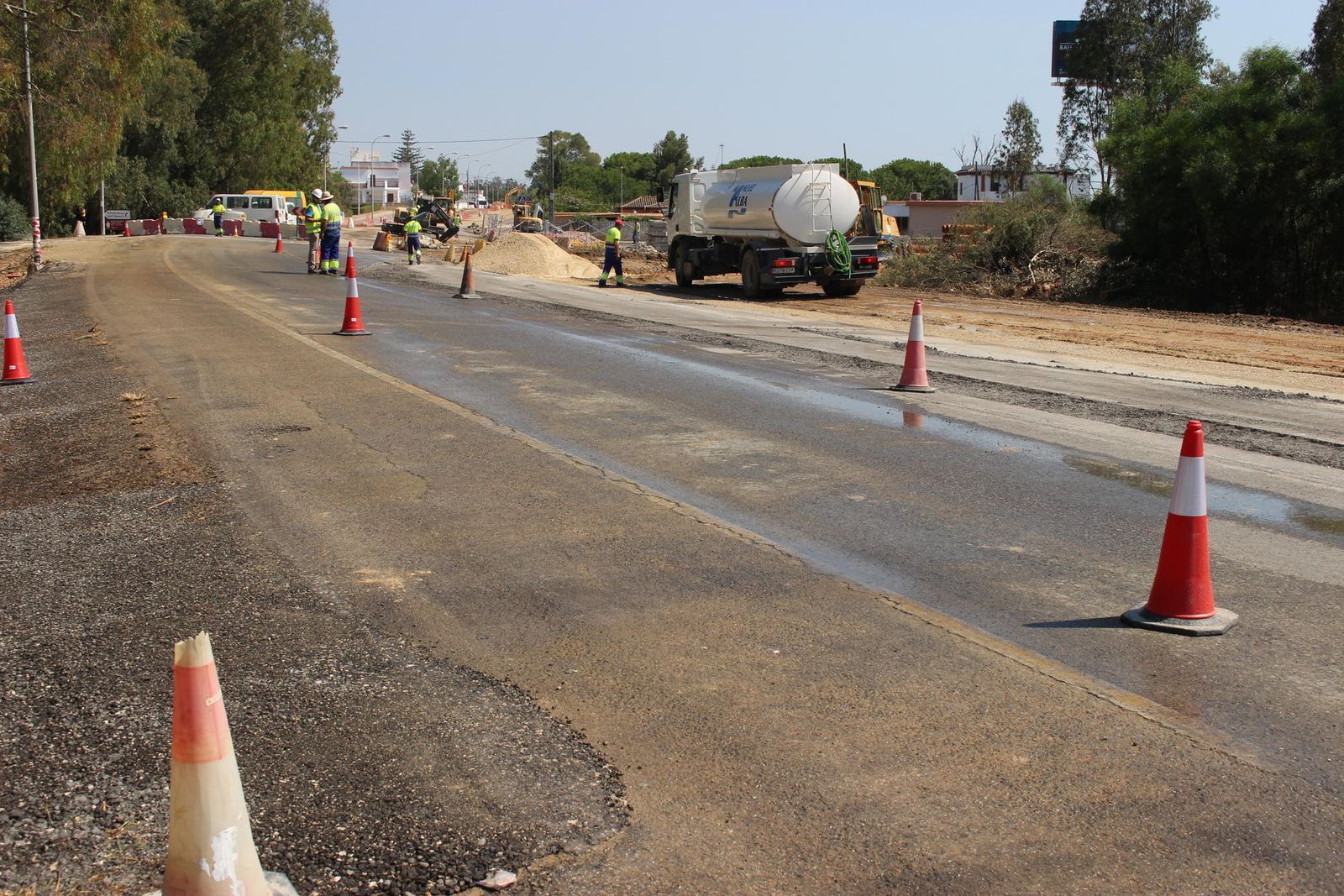 Los trabajos se centran ahora frente al núcleo residencial del barrio.