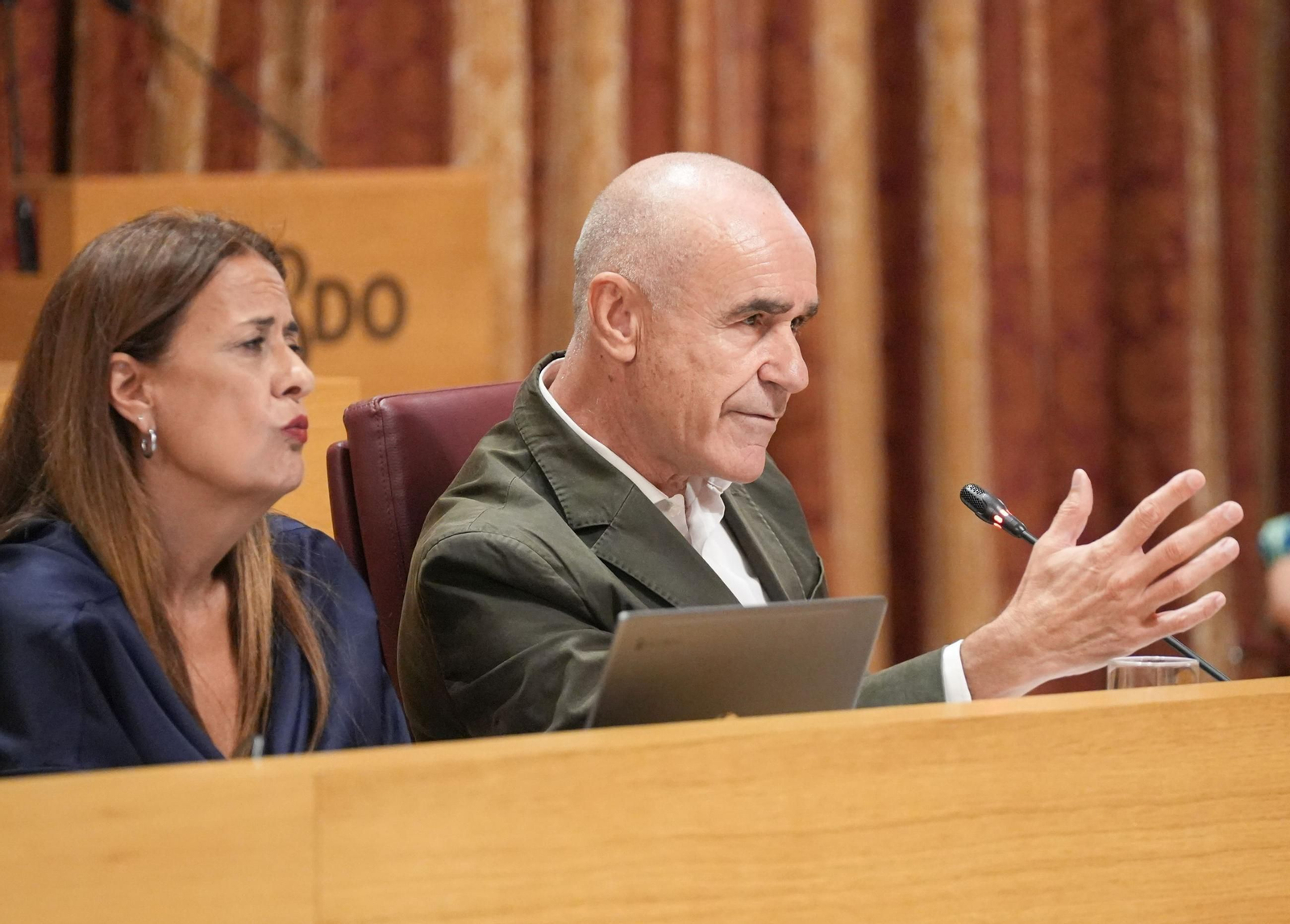 Sonia Gaya y Antonio Muñoz durante una sesión plenaria reciente.