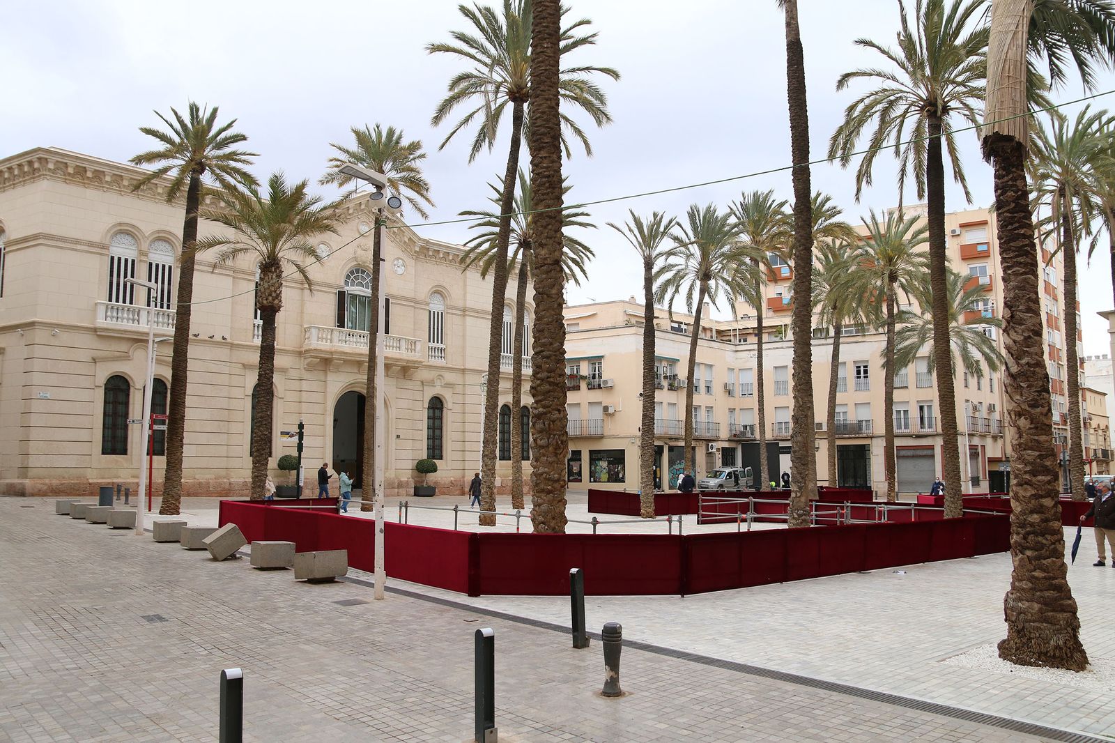 Montaje de la Carrera Oficial para la Semana Santa de Almería