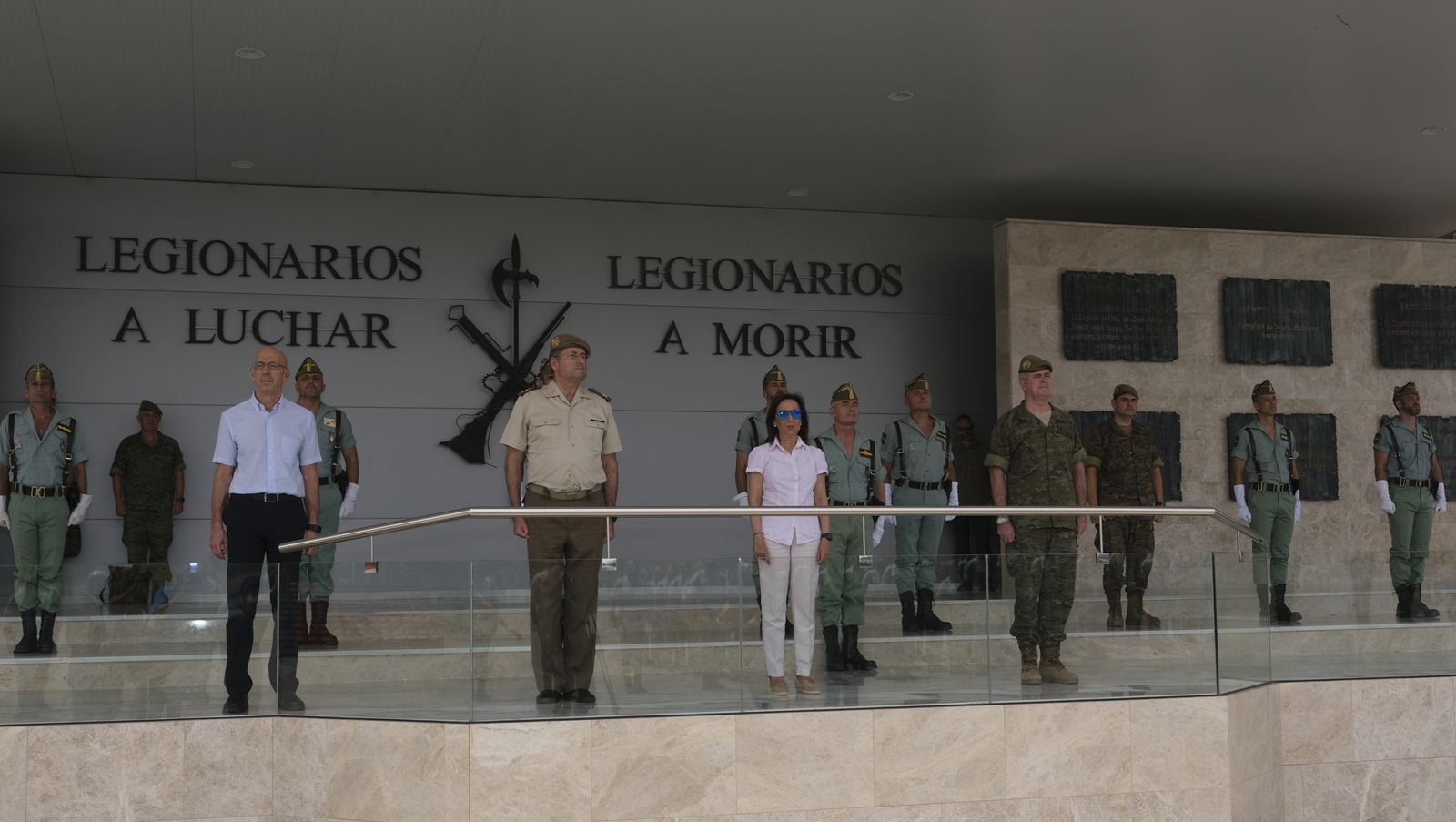 Visita de la Ministra de Defensa Margarita Robles a La Legión Española, en Viator