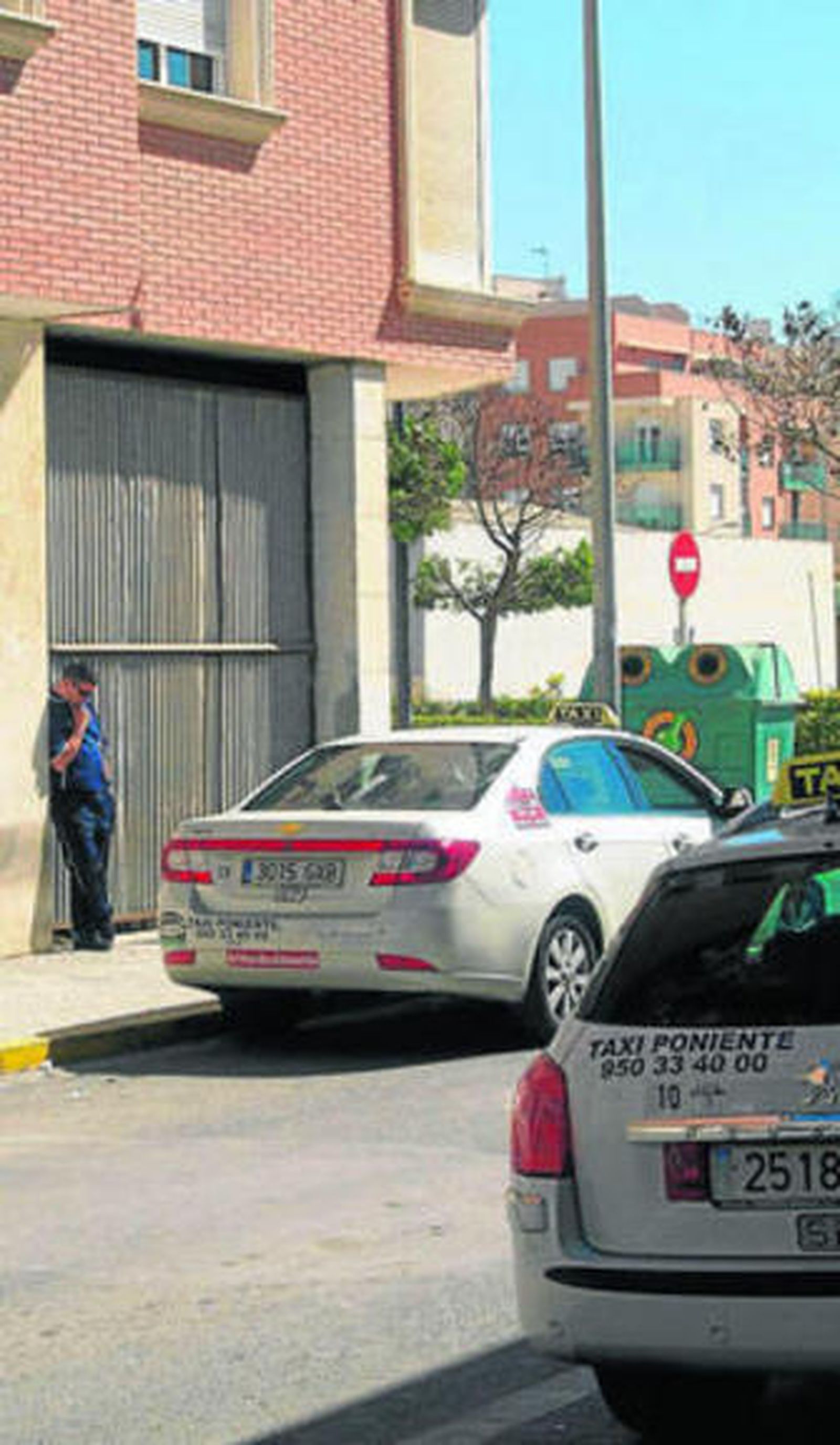 Un taxi esperando el momento de realizar un servicio.