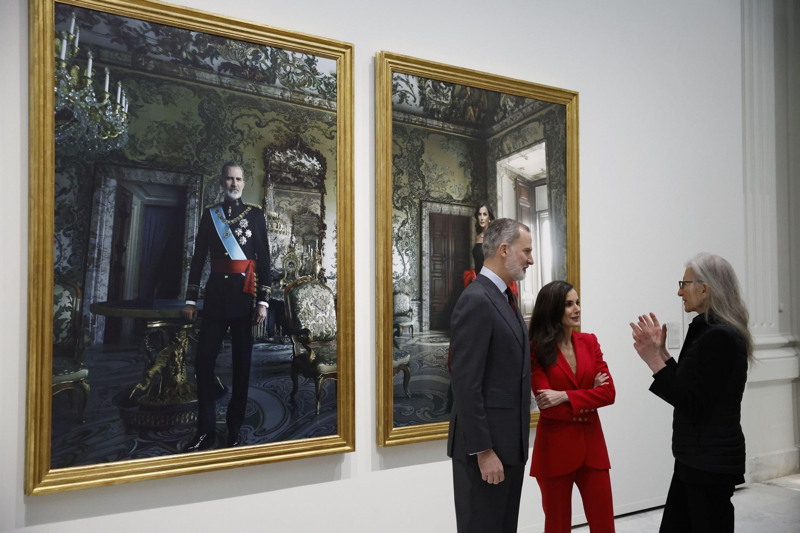 Las fotos de la visita de los Reyes a la exposición con los retratos de Annie Leibovitz