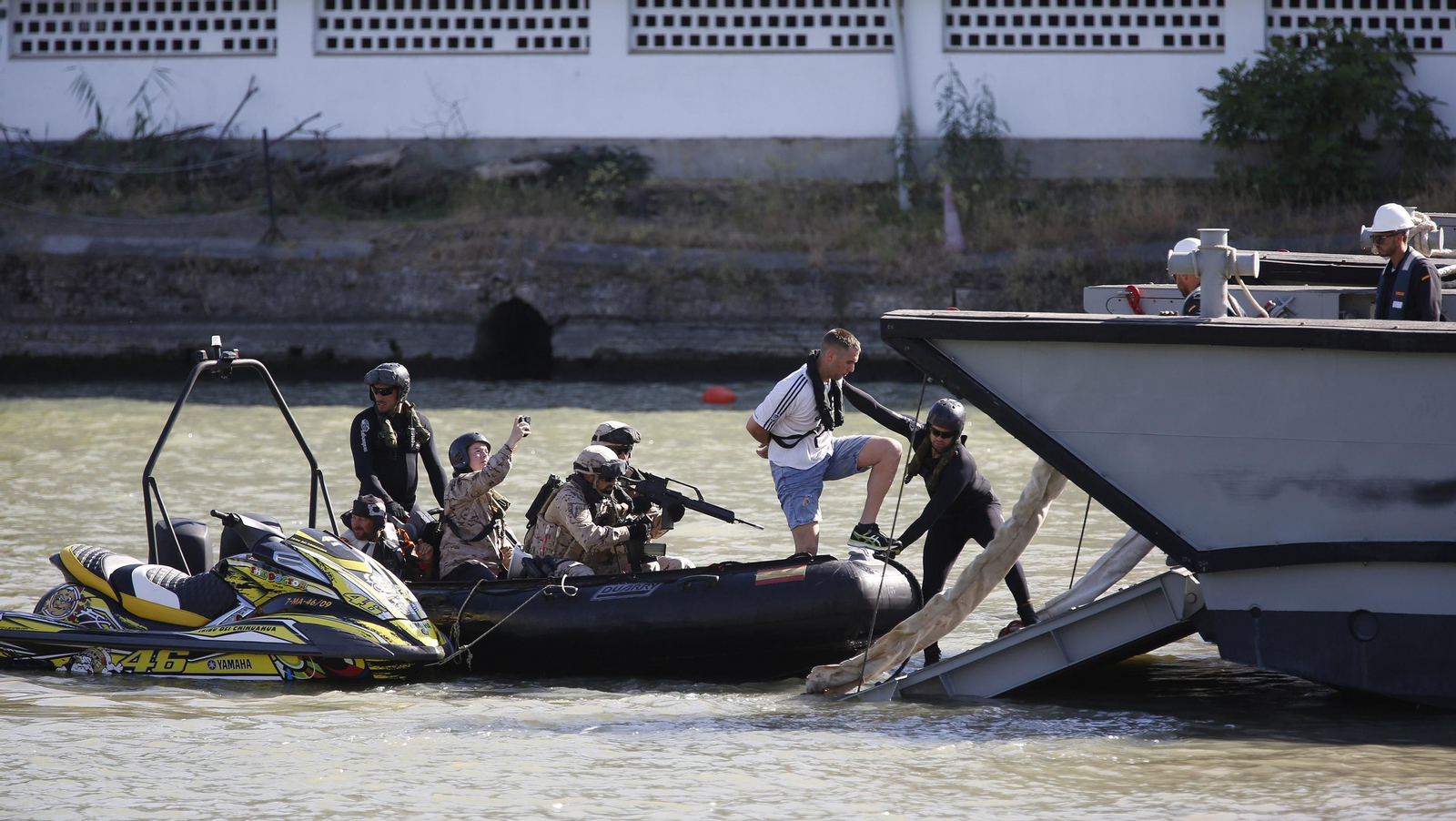 La demostración del Ejército en el Guadalquivir