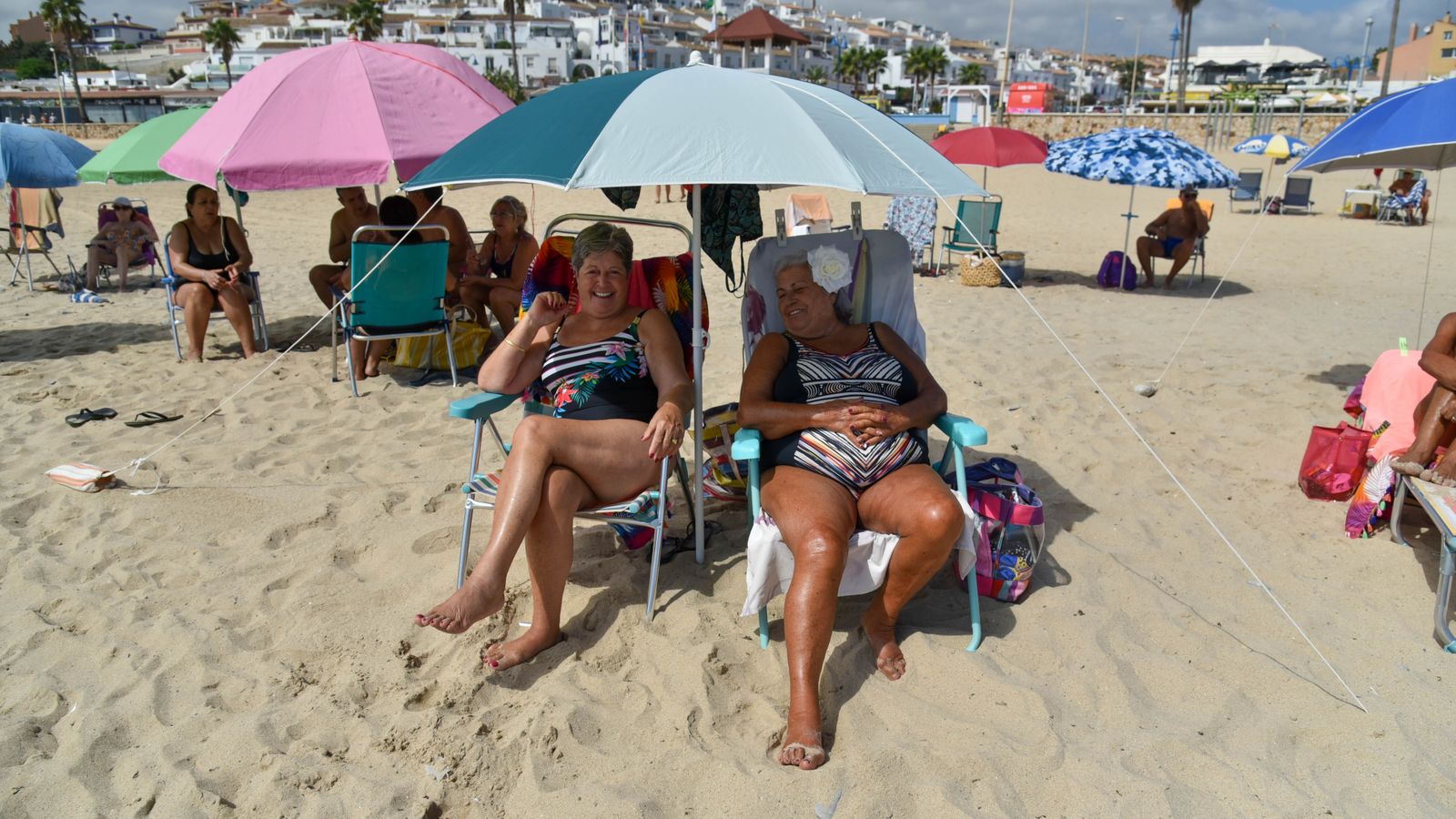 Las fotos del ultimo domingo de la temporada oficial de playas en Algeciras