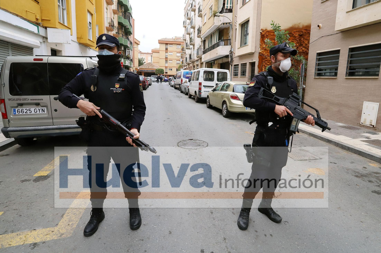 Imágenes de la intervención de la Policía Nacional al desmantelar un almacén de droga en la calle Nicolás Orta