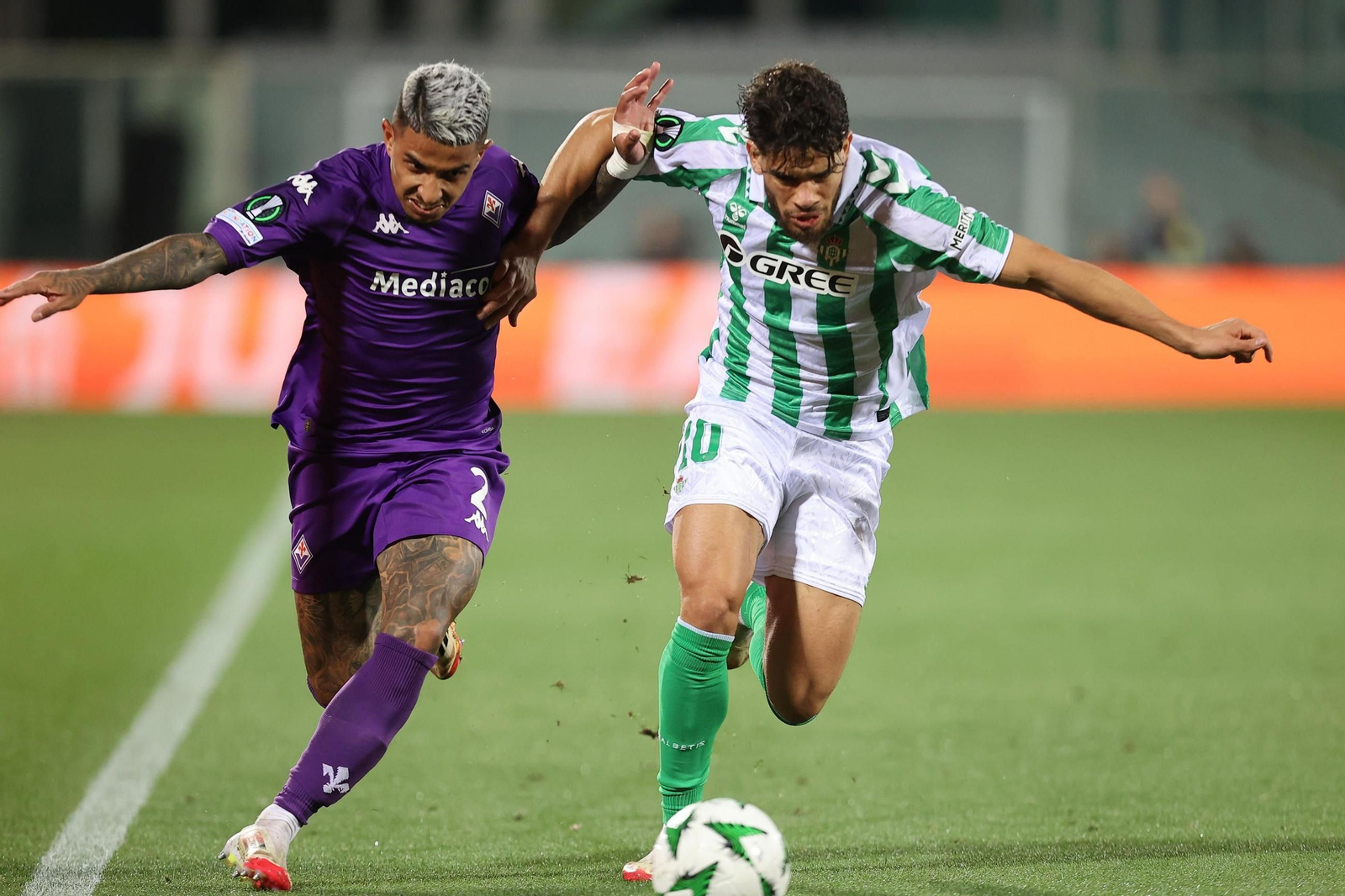Las fotos del Fiorentina-Betis de la Conference League