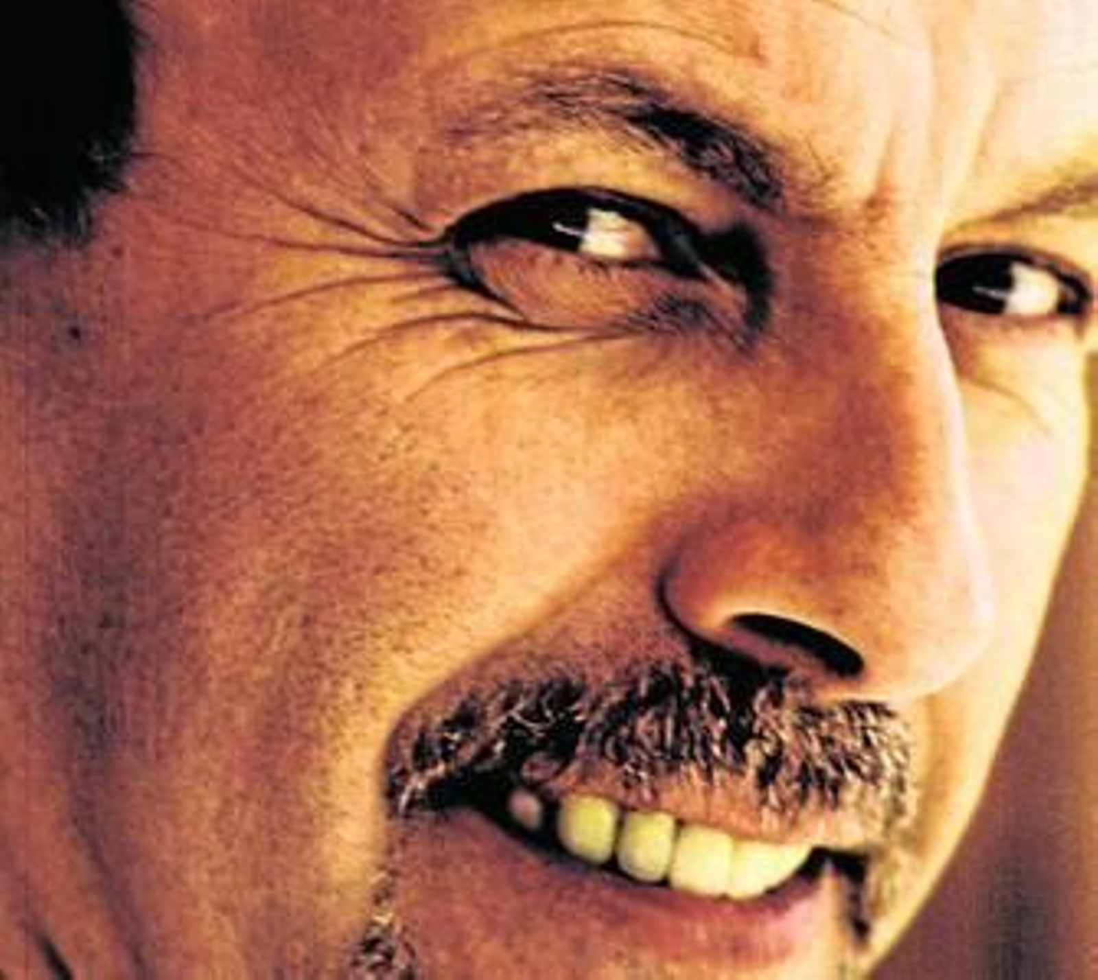 Javier Ruibal emprende ahora una gira de conciertos por España.