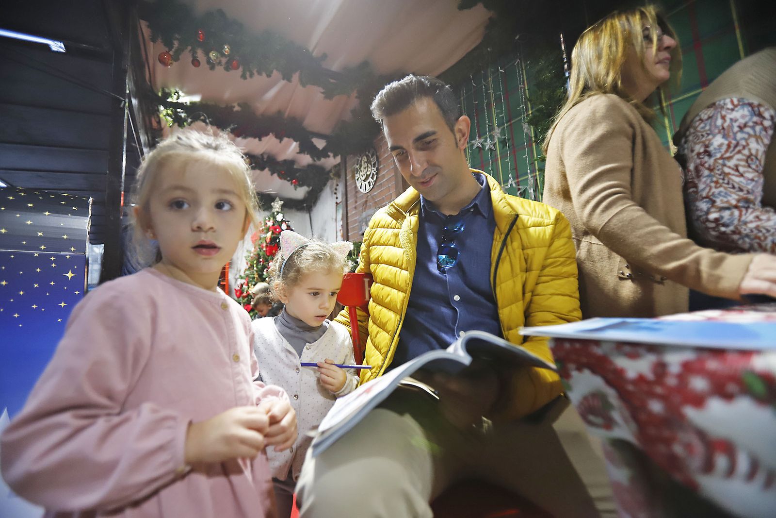 Imágenes del mercado navideño de la Plaza de Las Monjas