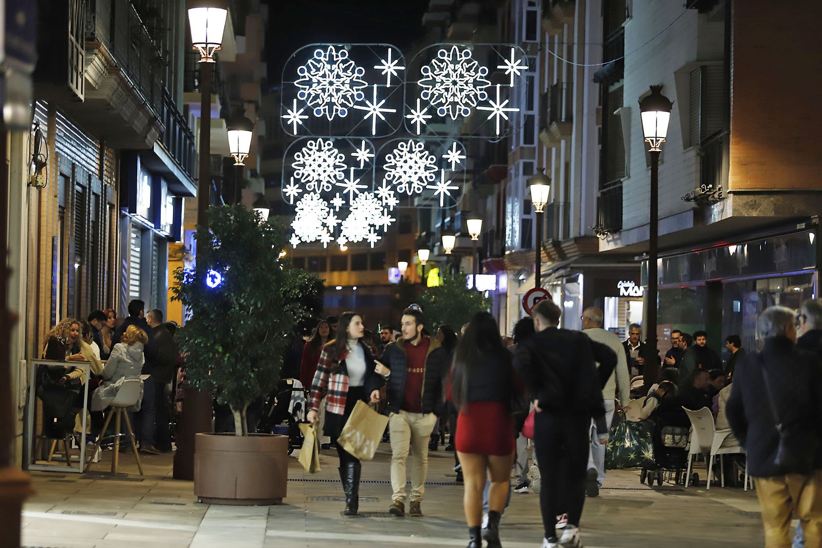 Imágenes del alumbrado navideño en las calles de Huelva
