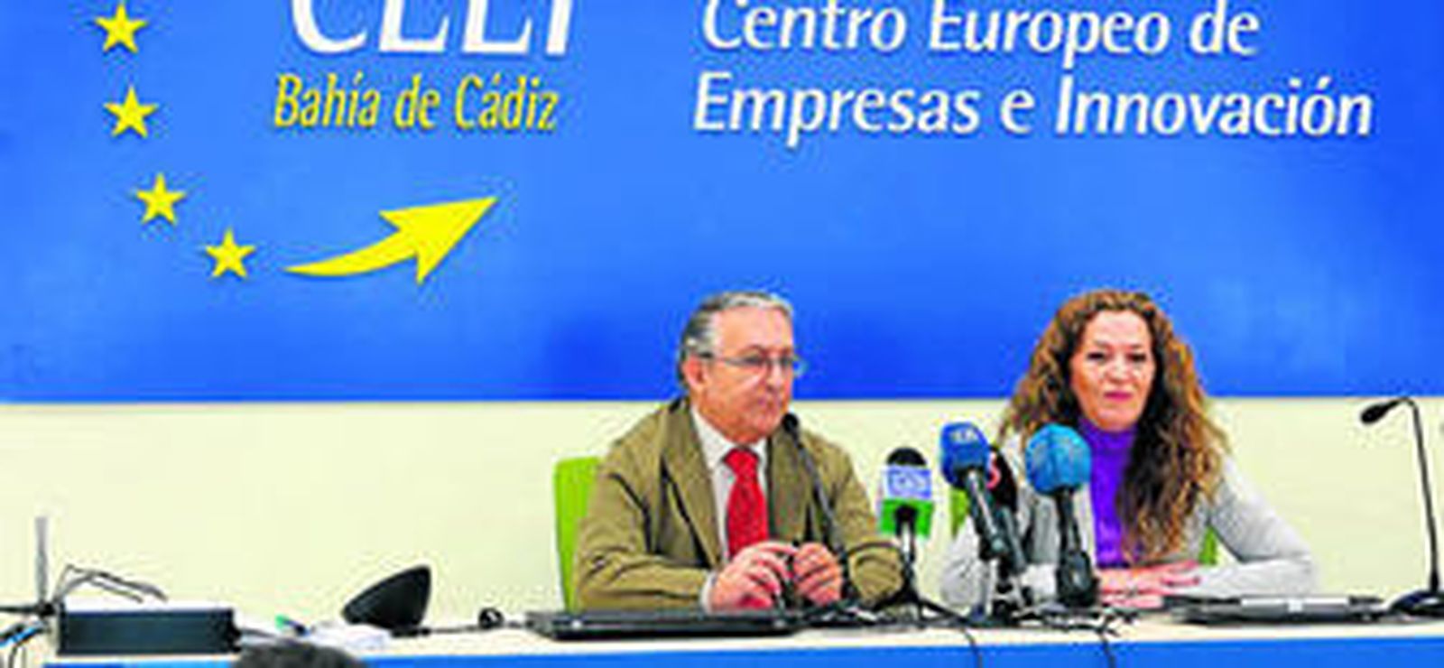 Miguel Urraca (presidente del CEEI) y Nuria Sánchez Perdigones (de AMEP).