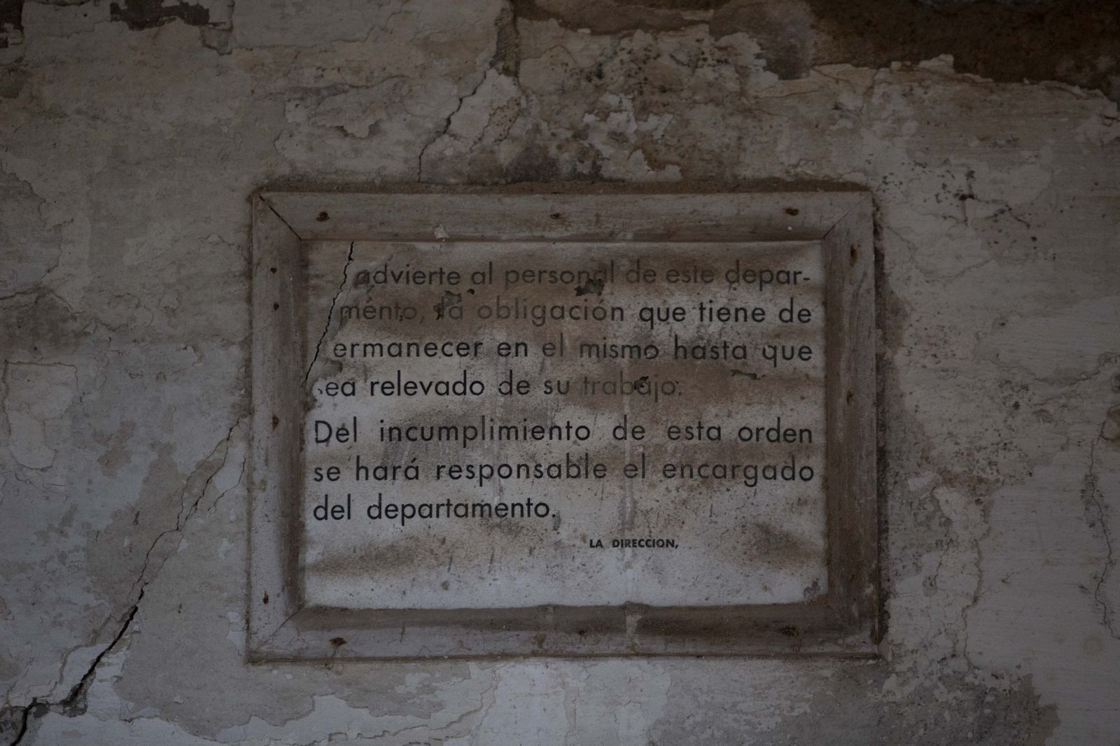 Cartel en la fábrica