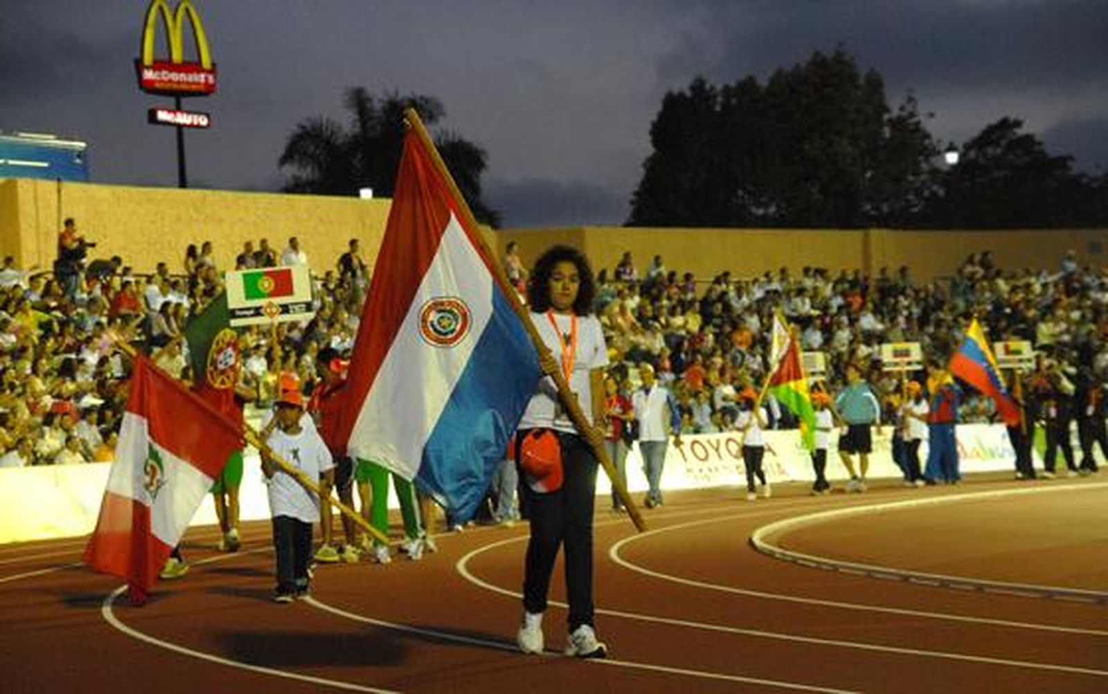 Luz y color en Bahía Sur en la ceremonia de apertura de los XIV Juegos Iberoamericanos San Fernando 2010. 

Foto: Elias Pimentel y Joaquin Pino