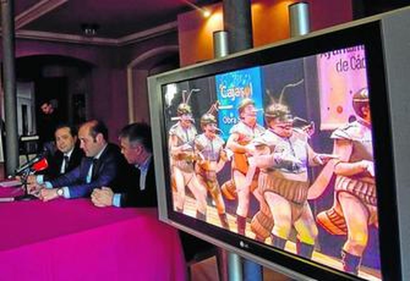 De izquierda a derecha, Jiménez Laz, Juan José Ortiz y Vicente Sánchez durante la presentación del acto.