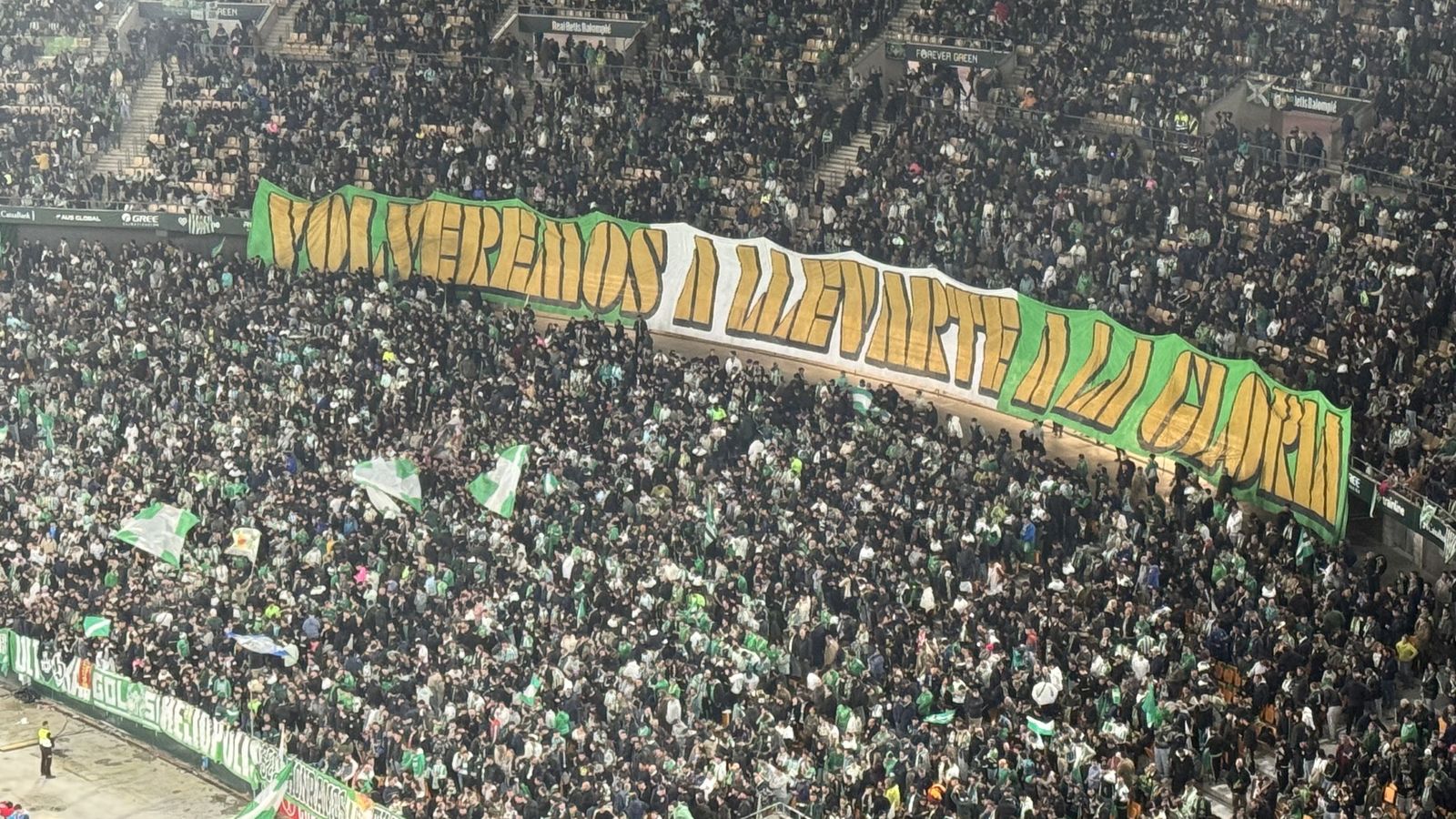 Uno de los tifos que sacó la grada de Gol Sur