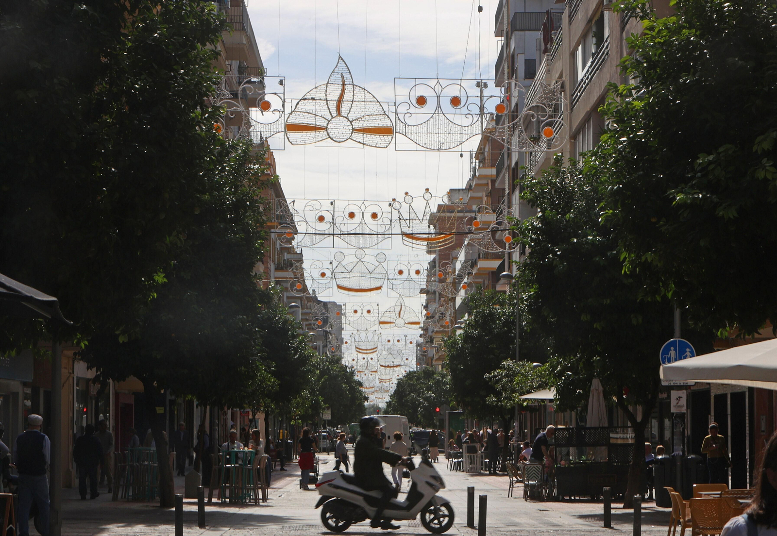 Comienza la instalación de las luces navideñas