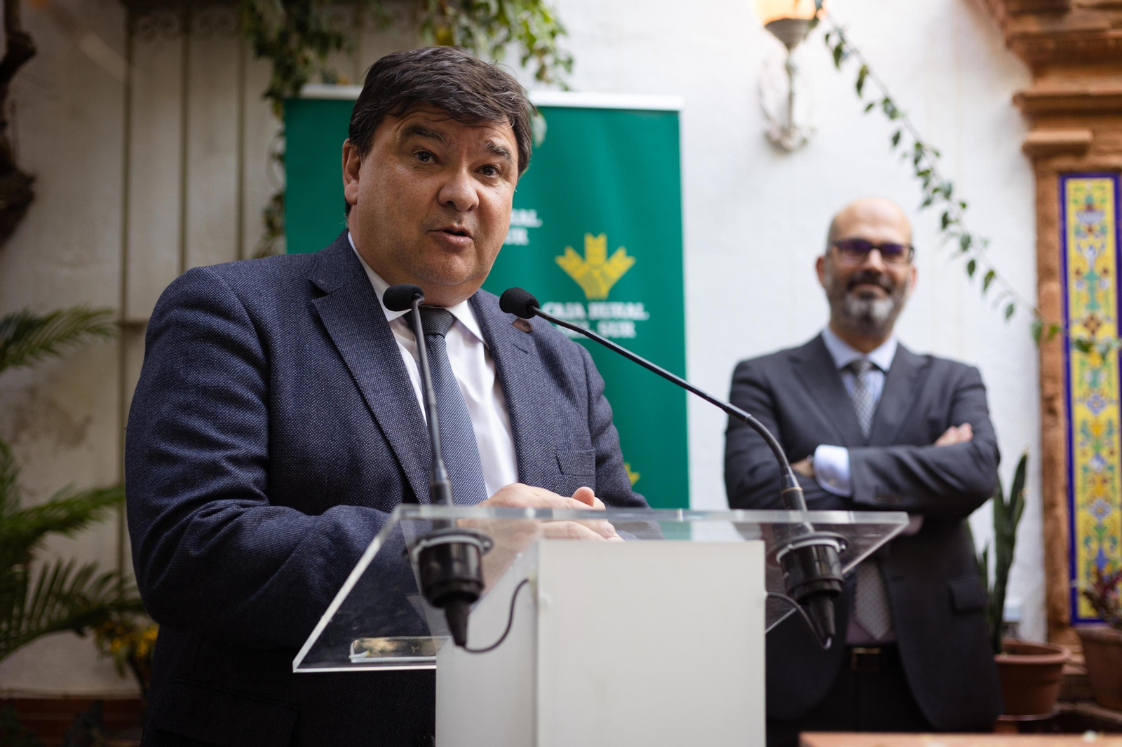 Imágenes de la presentación de la Guía de la Semana Santa de Huelva y su provincia 2023