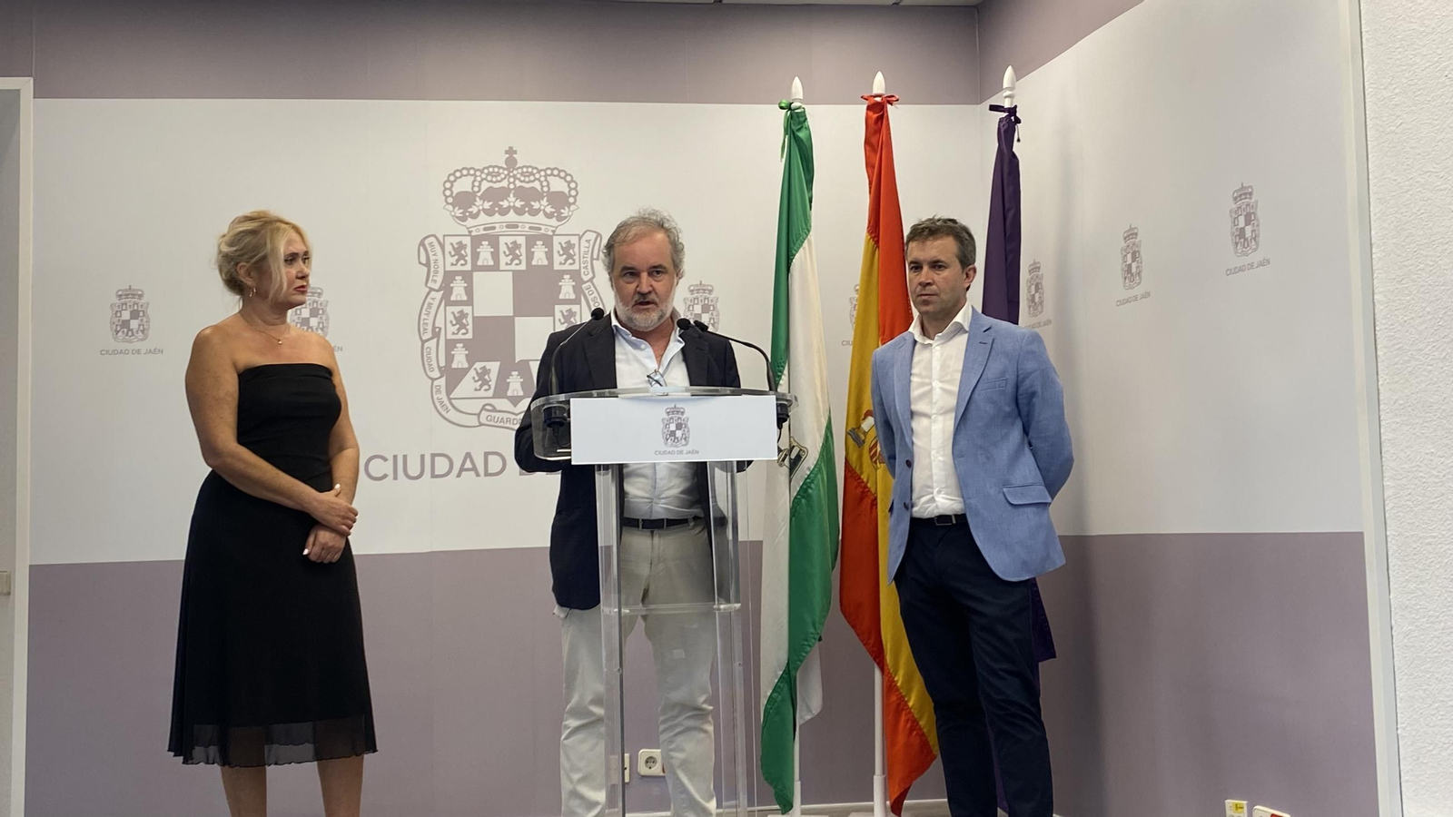 El concejal de Hacienda, Francisco Lechuga, anuncia medidas de apoyo económicas al Ayuntamiento de Jaén.