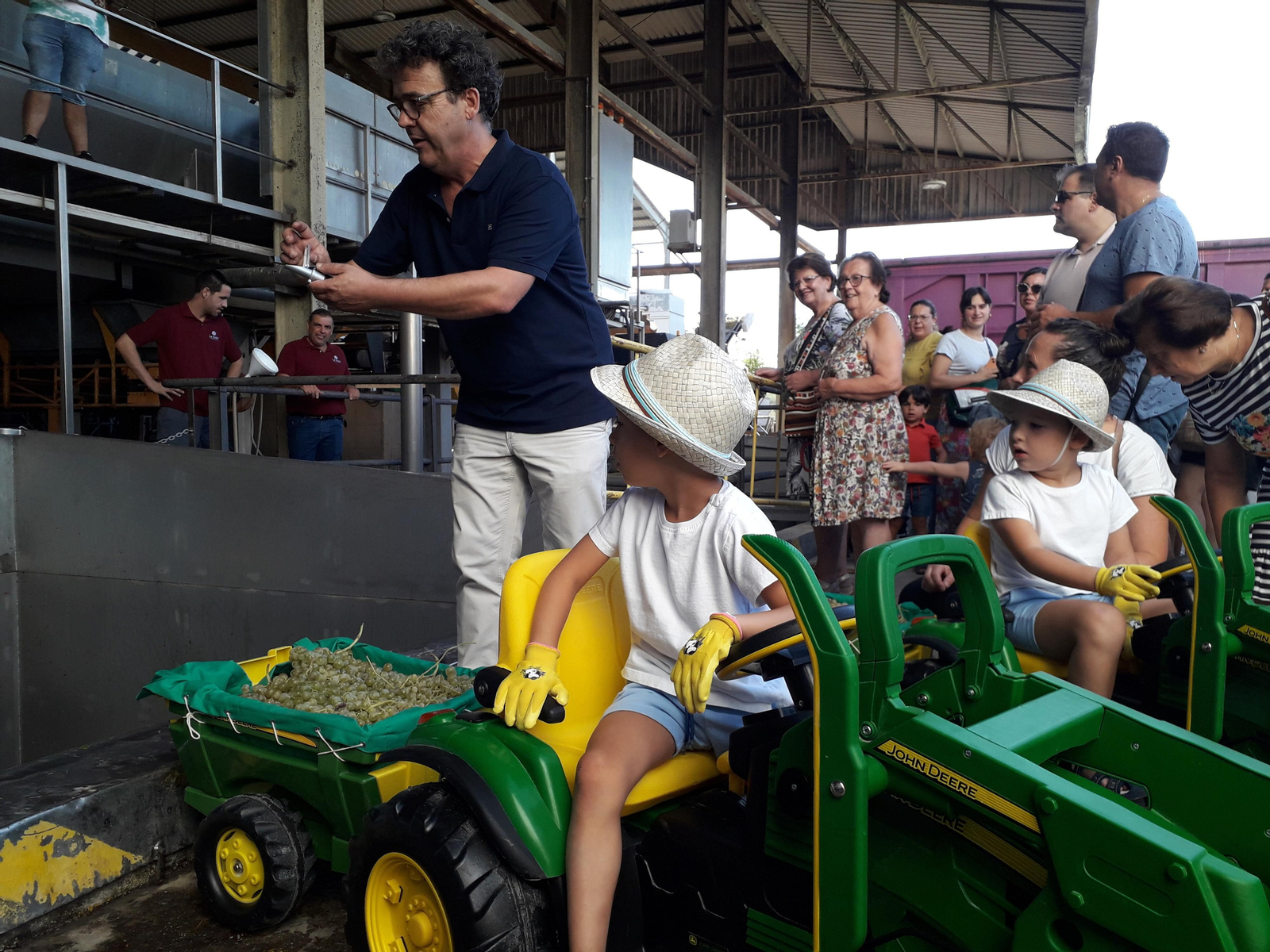 La primera vendimia infantil de Montilla, en imágenes