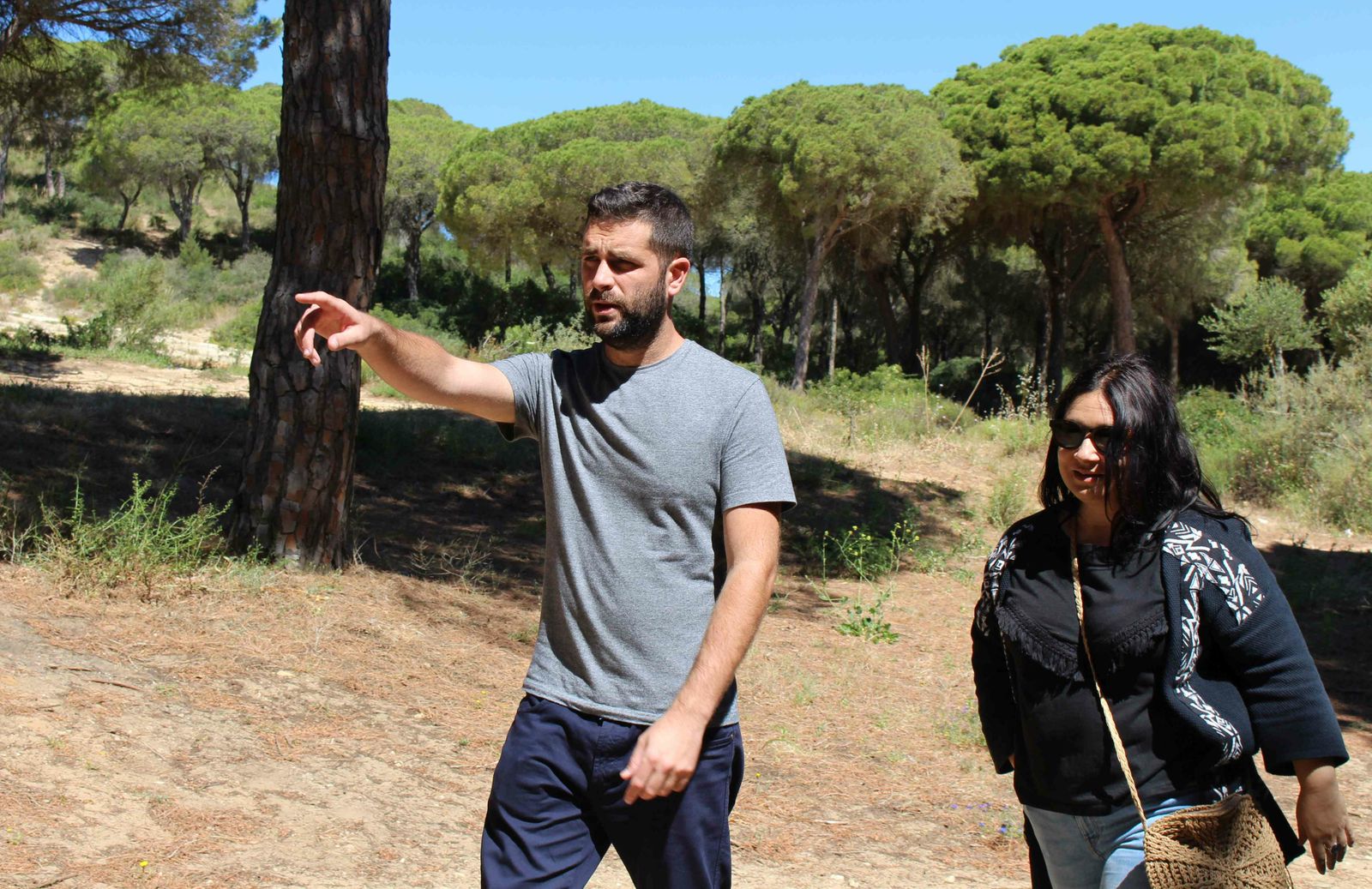 Roberto Palmero y Susana Rivas durante su visita al Pinar de Hierro.