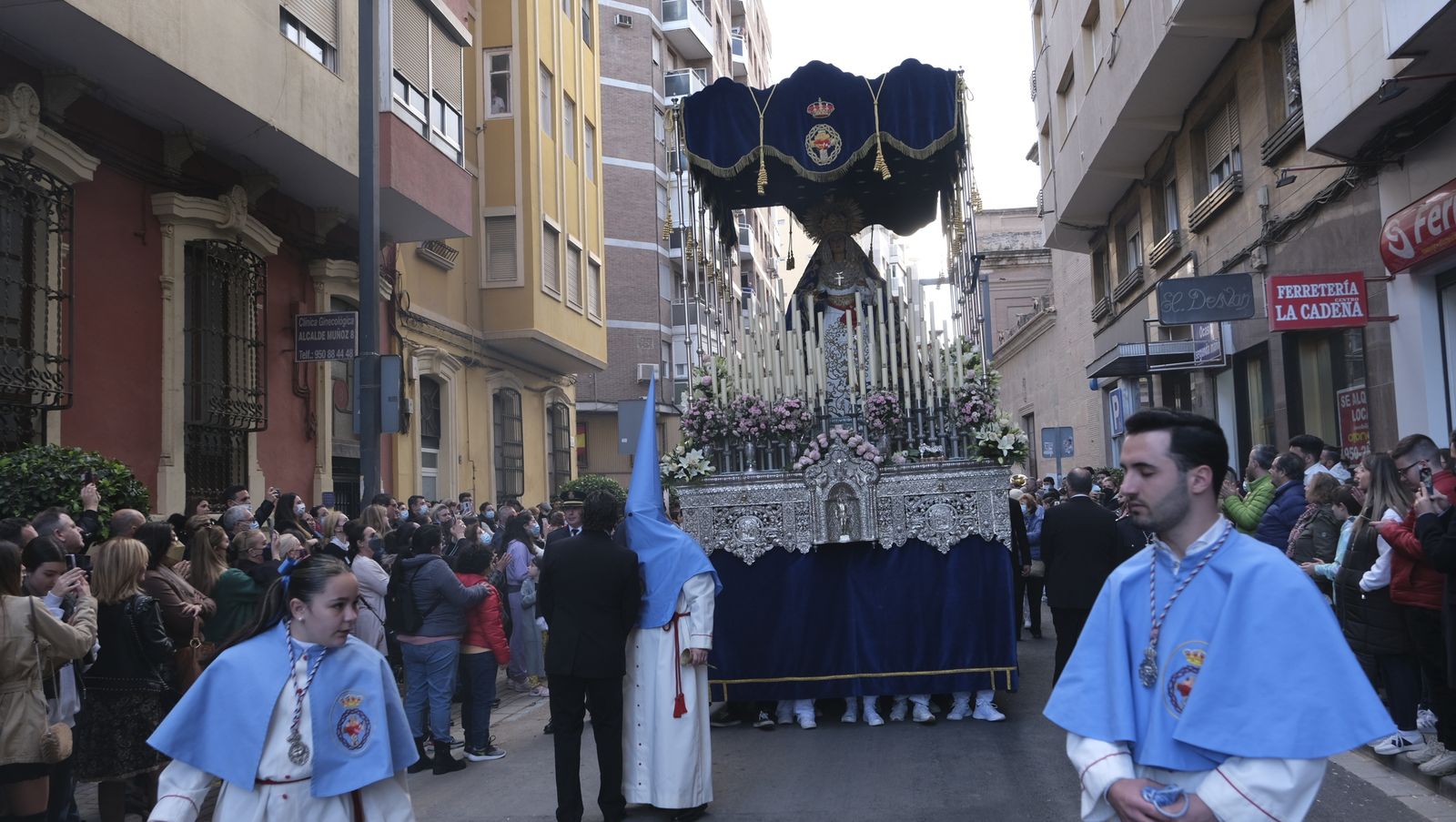 Procesión del Cristo del Amor en Almería, en imágenes