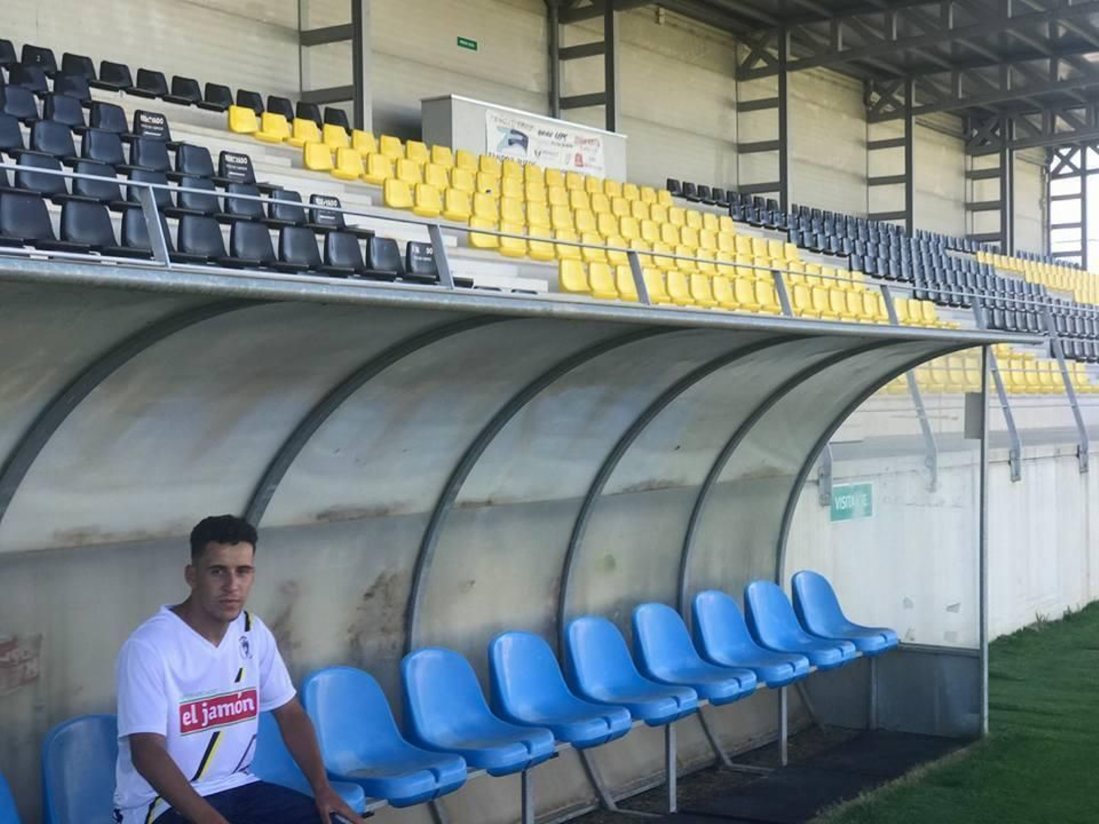 Aimen Laraba ya es nuevo jugador del San Roque de Lepe. Aimen Laraba ya es nuevo jugador del San Roque de Lepe.