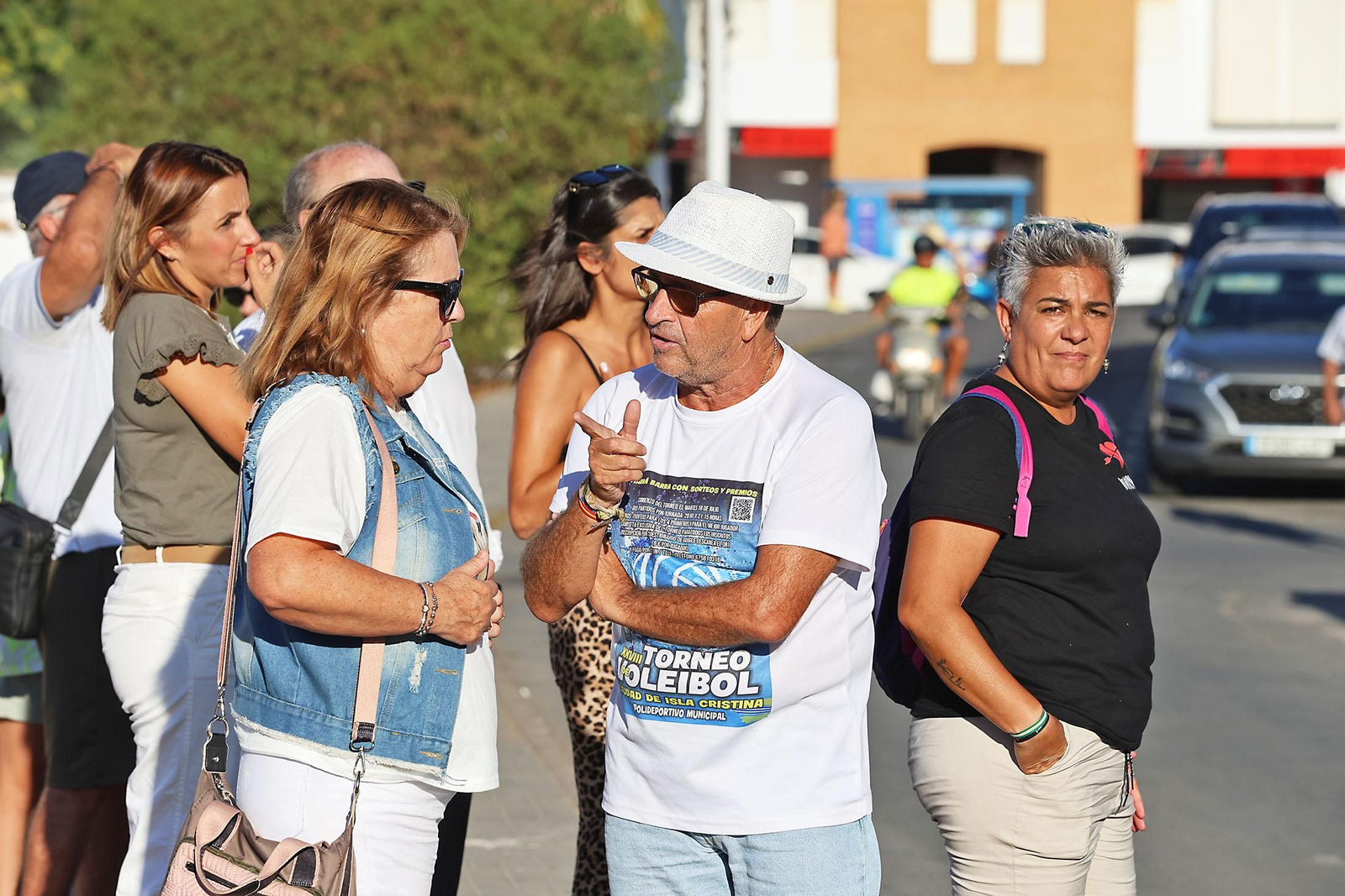 Imágenes de la inauguración del mural homenaje a Manuel Carrasco en Isla Cristina