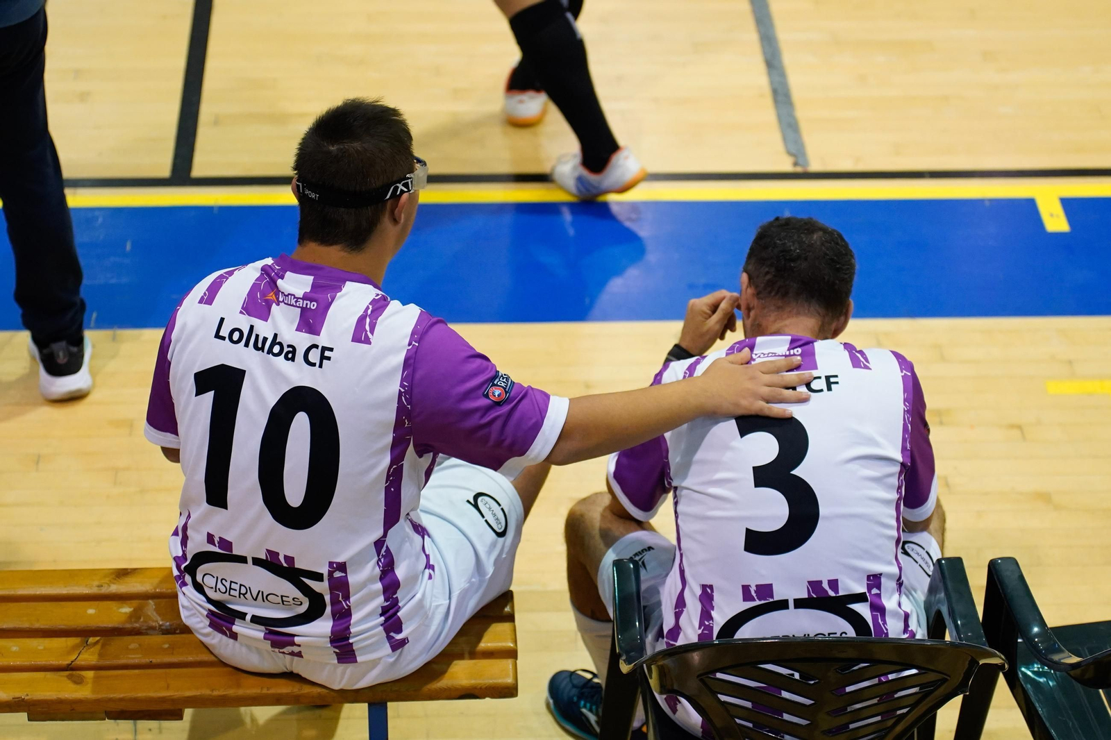 Desde las 9:00 hasta las 12:30. XXIII Torneo de Navidad de Fútbol Sala Apadis-Loluba C.F. para personas con discapacidad intelectual, en el Polideportivo ¿Ciudad de Algeciras-Dr. Juan Carlos Mateo¿. Lo suyo son fotos de grupos, pero también de partidos. Una galería: "Las fotos del XXIII Torneo de Navidad de Fútbol Sala para personas con discapacidad intelectual, en Algeciras" . .