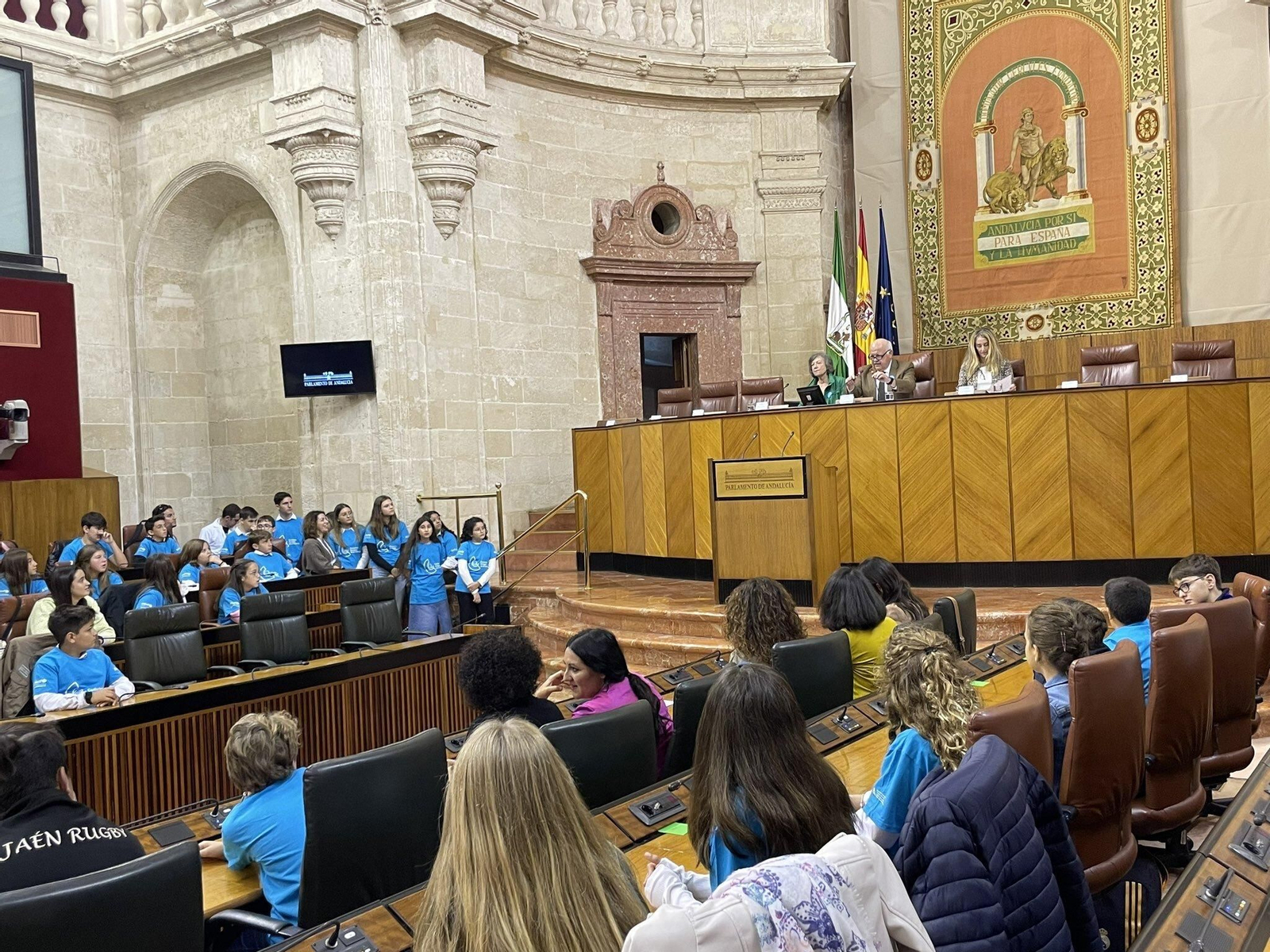 Más de 130 niños visitan el Parlamento de Andalucía.